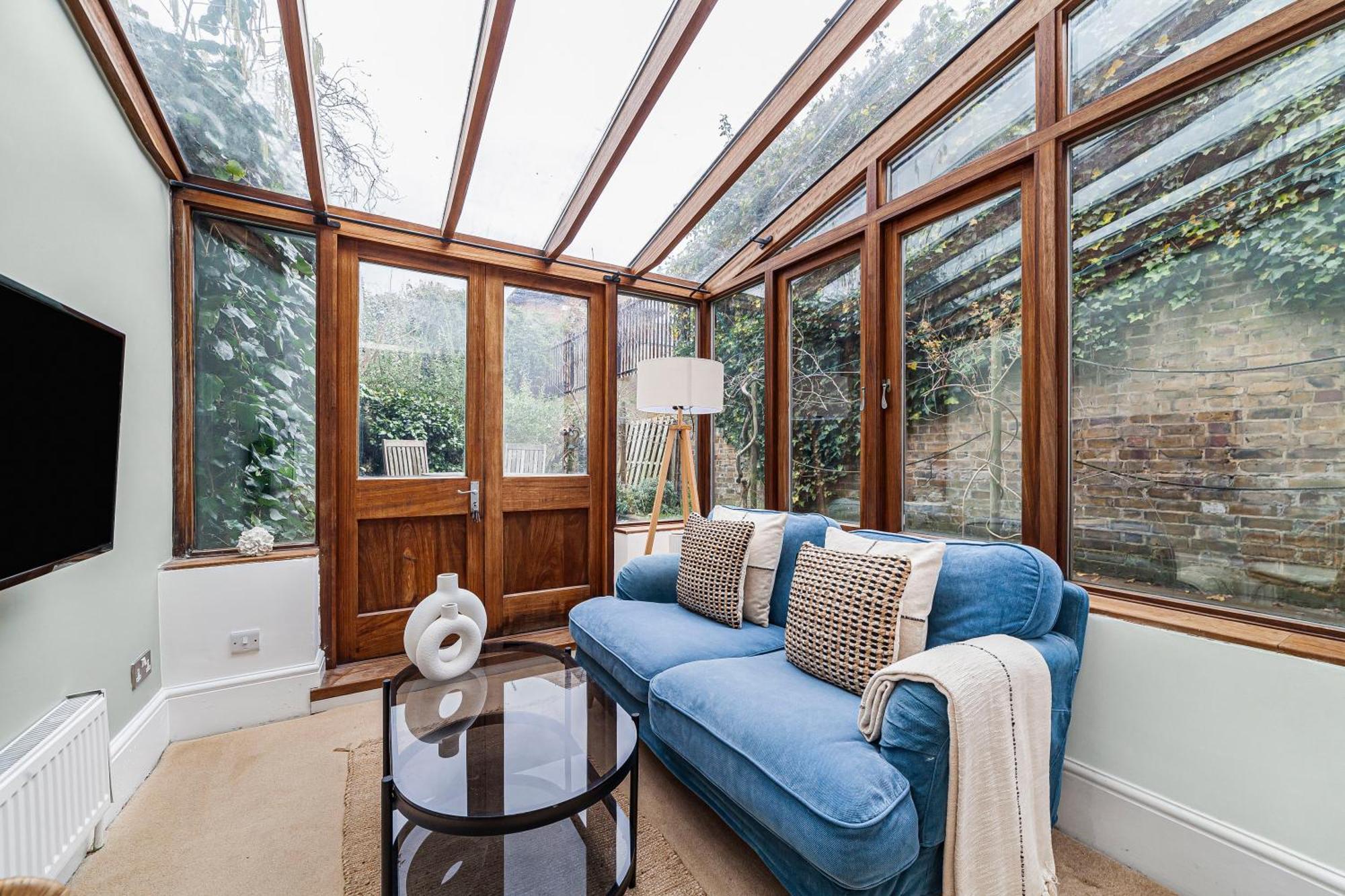 The Oval Collection Londen