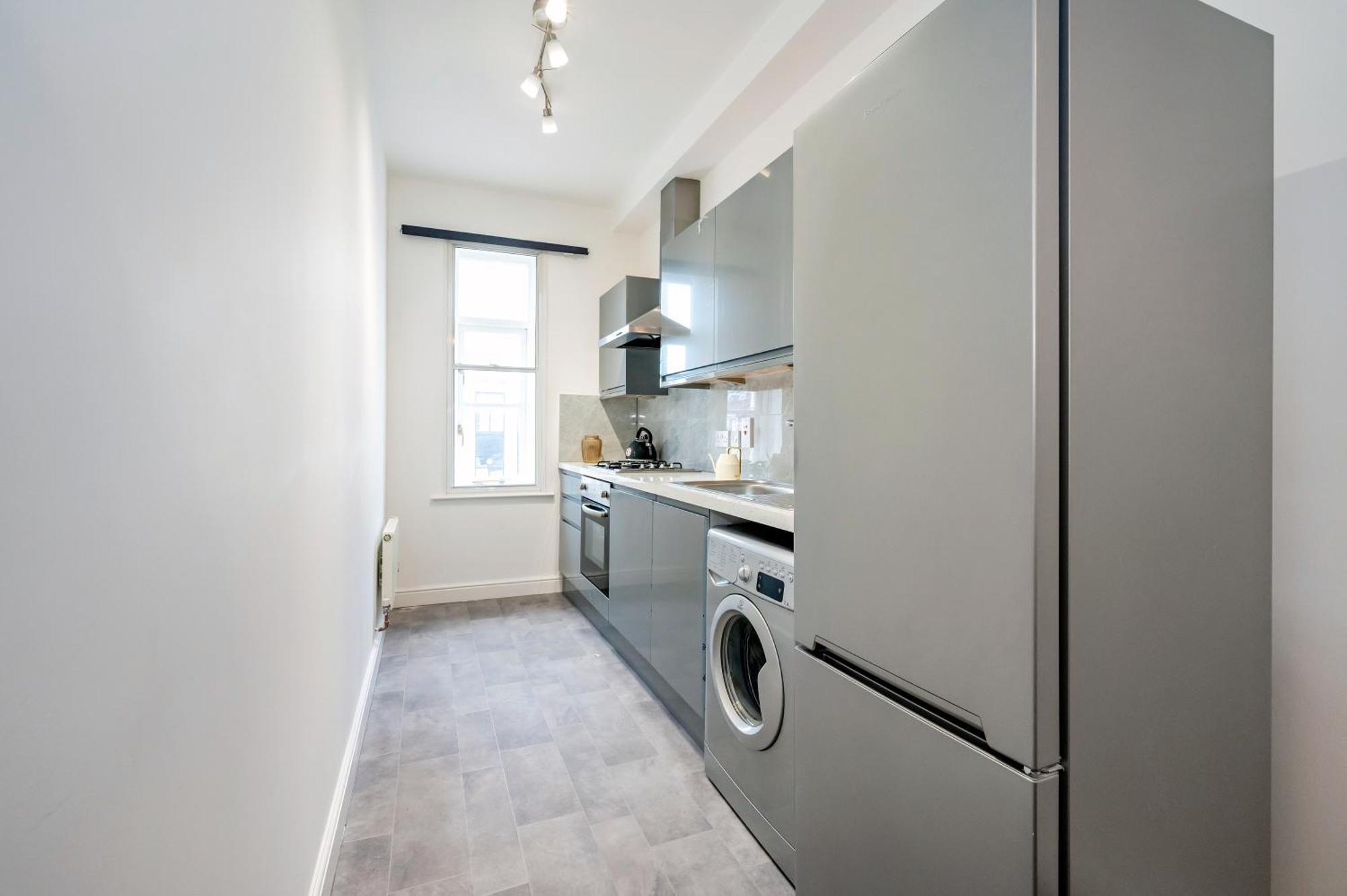 Appartement Beautiful Flat Near The Center 11 Min By Tube Londen