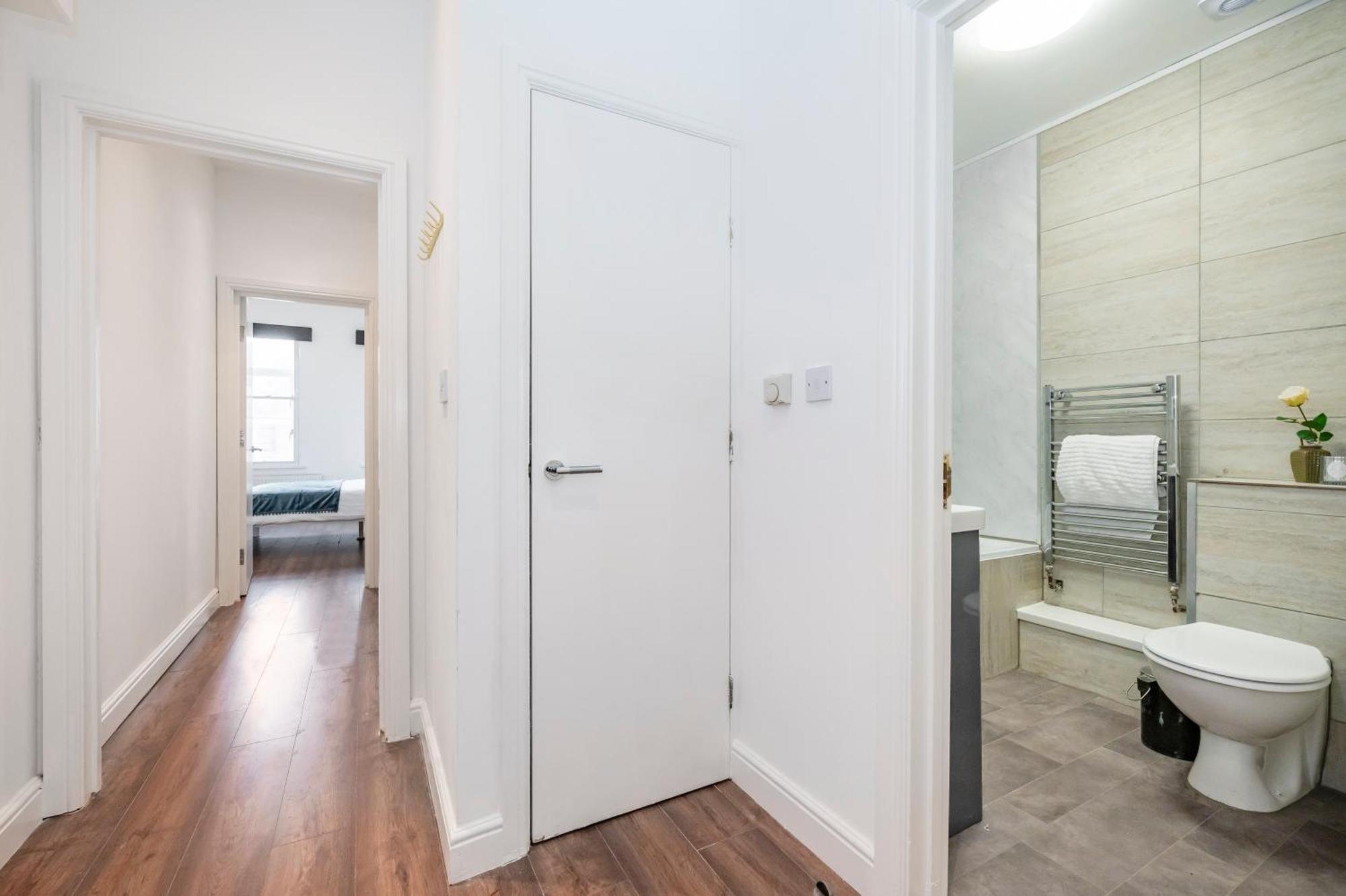 Appartement Beautiful Flat Near The Center 11 Min By Tube Londen