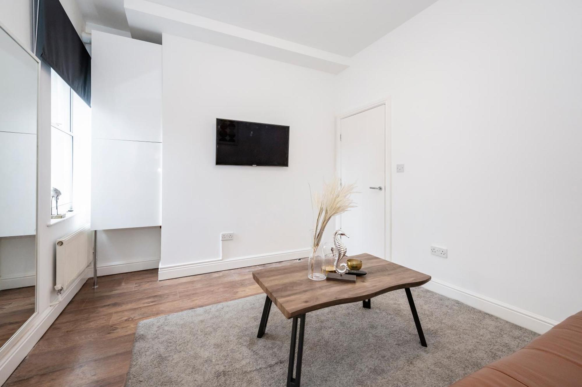 Beautiful Flat Near The Center 11 Min By Tube Appartement Londen