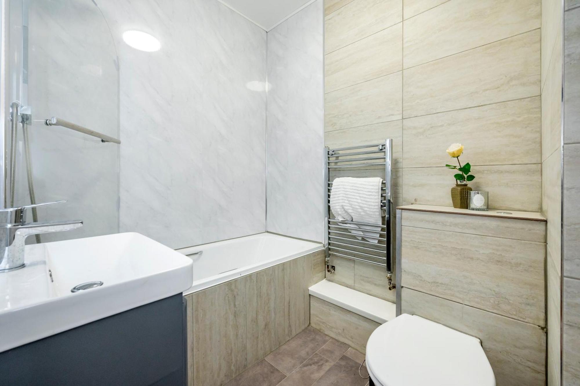 Appartement Beautiful Flat Near The Center 11 Min By Tube Londen