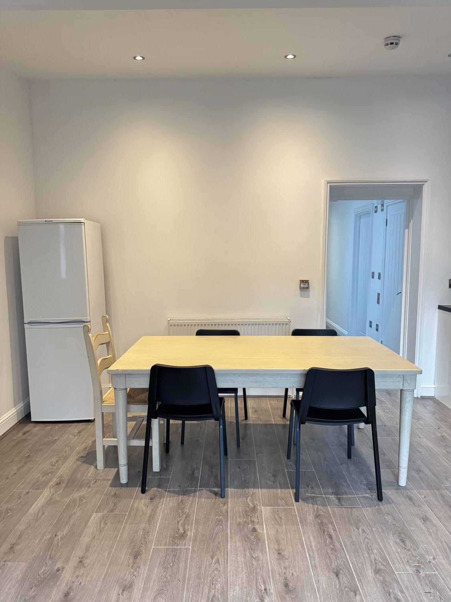 Guest house En-suite Bedroom For Up To 4! Sofa Bed - Near Stratford *