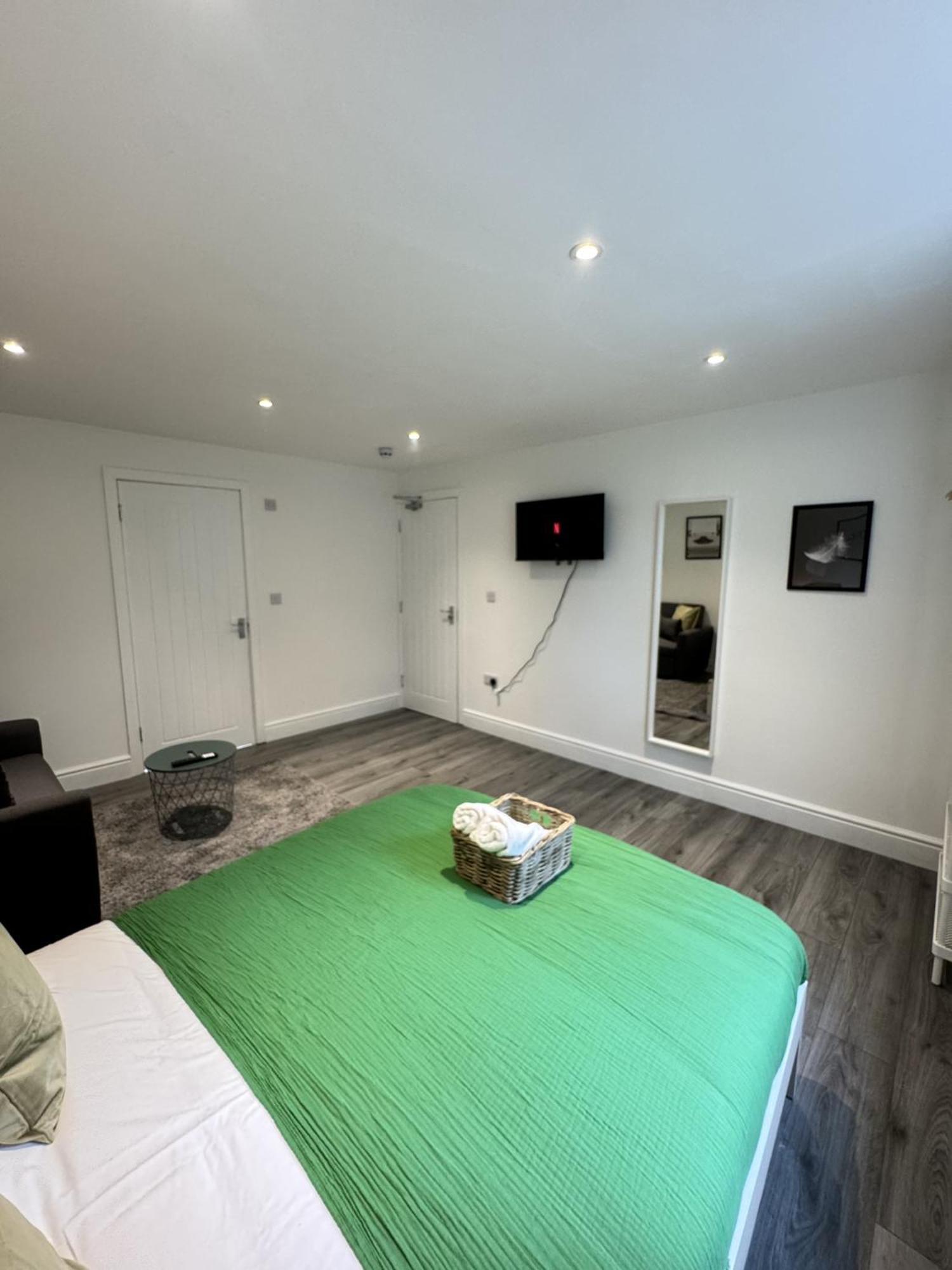 En-suite Bedroom For Up To 4! Sofa Bed - Near Stratford Pensión Londres