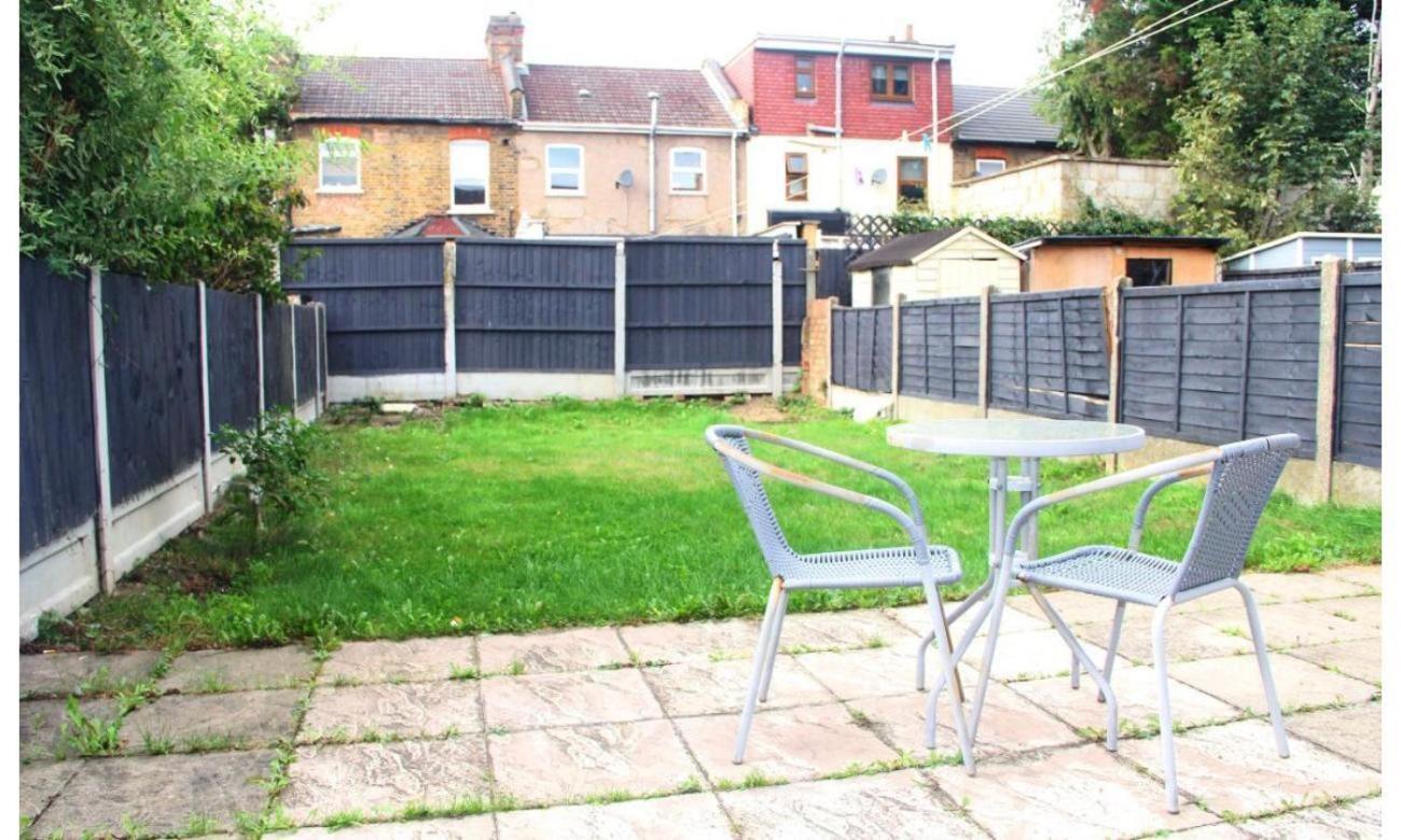 3 Bedroom House,4beds, 2 Baths Ilford ,12 Mins To Stratford Ferienhaus