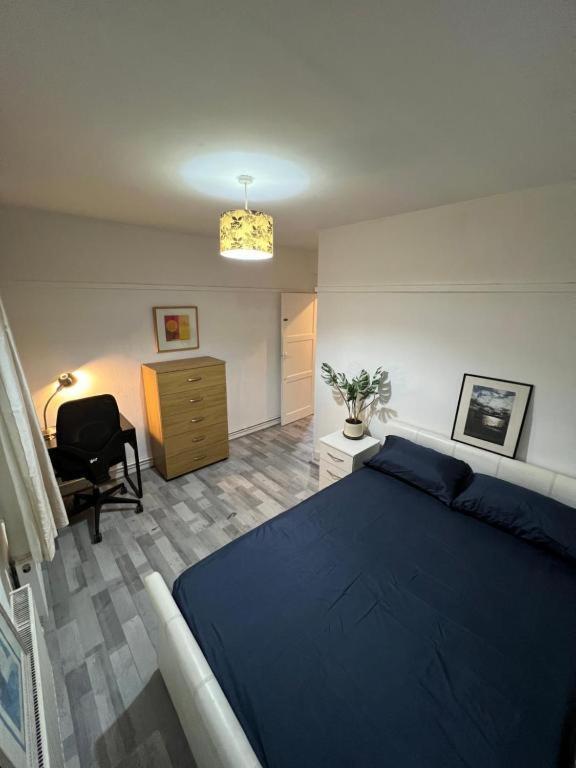 Aldgate East R2 Guest house *