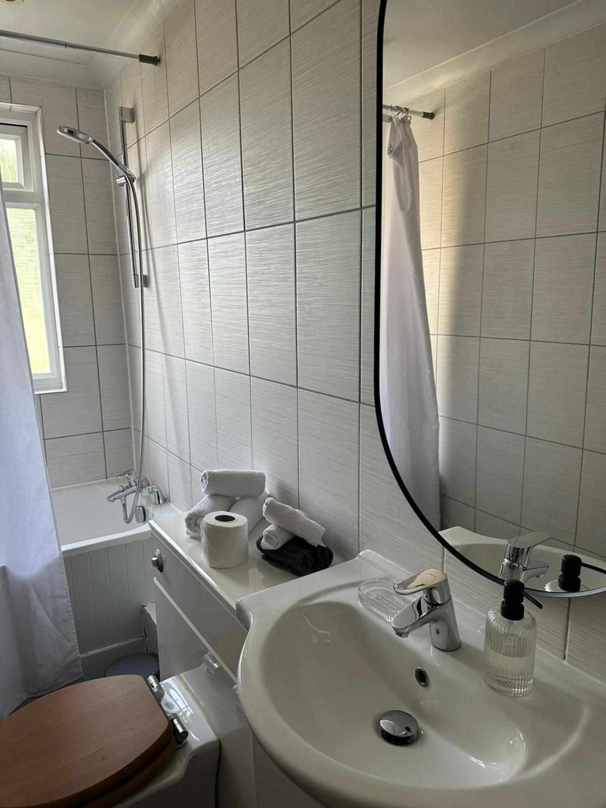 Charming Bright 2-bed Heritage Flat, Battersea Park, Londres