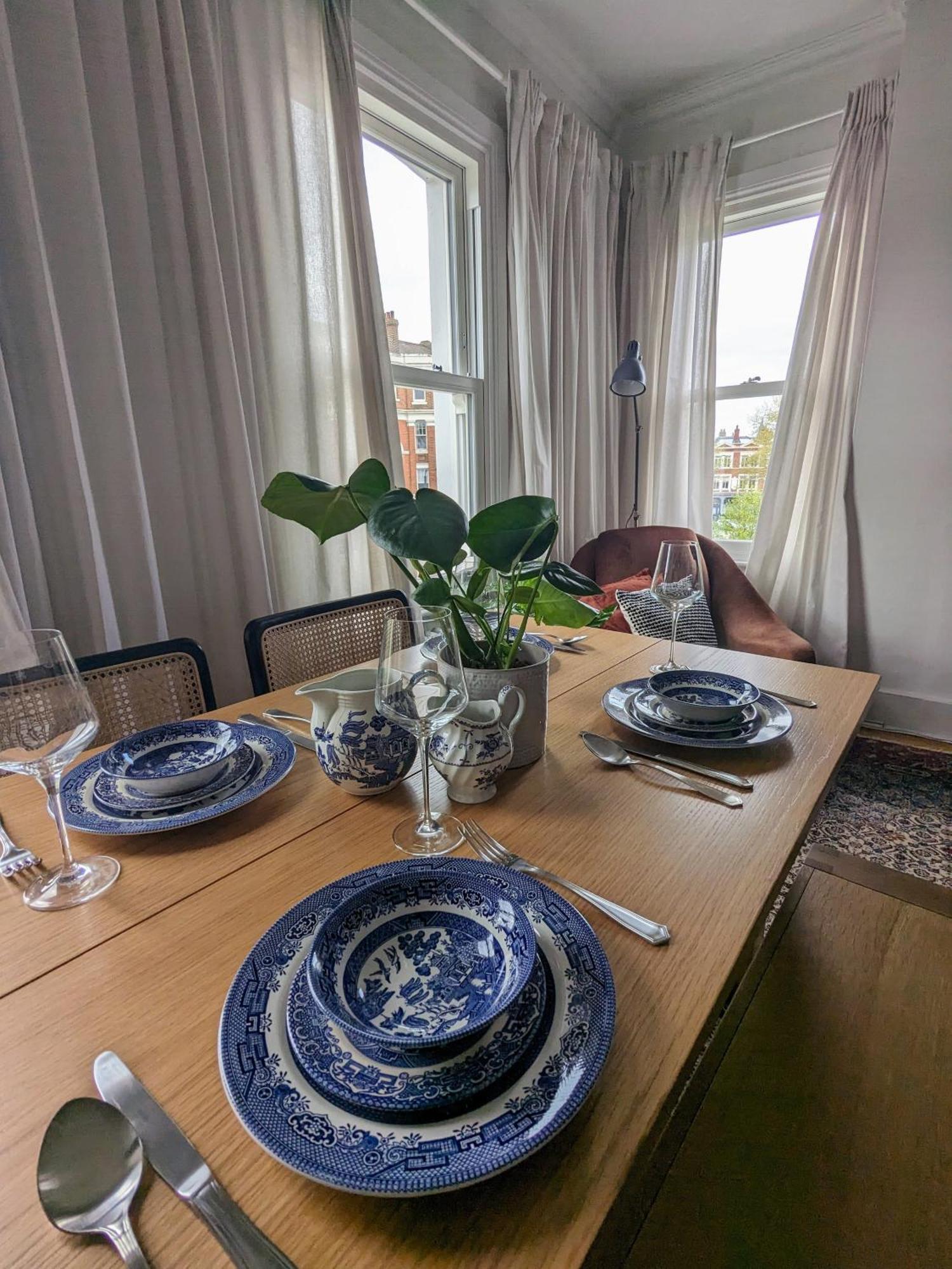 Charming Bright 2-bed Heritage Flat, Battersea Park, Apartamento Londres