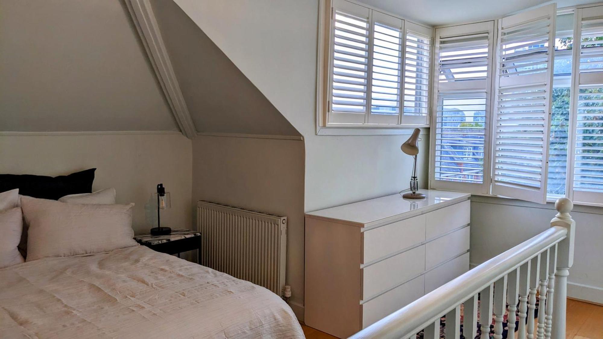 Charming Bright 2-bed Heritage Flat, Battersea Park, Apartamento Londres