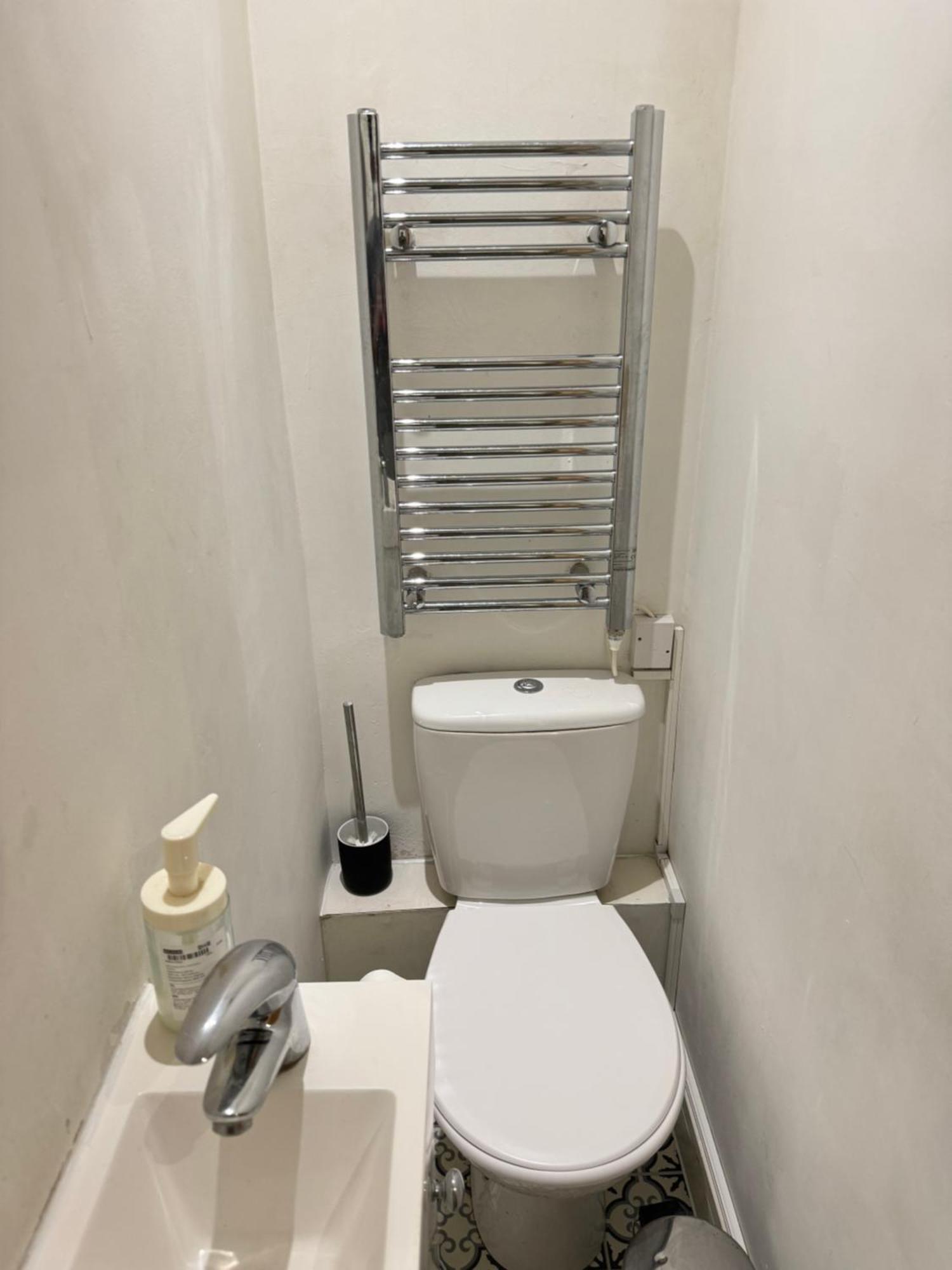 Guest house Cozy En-suite Near Stratford *