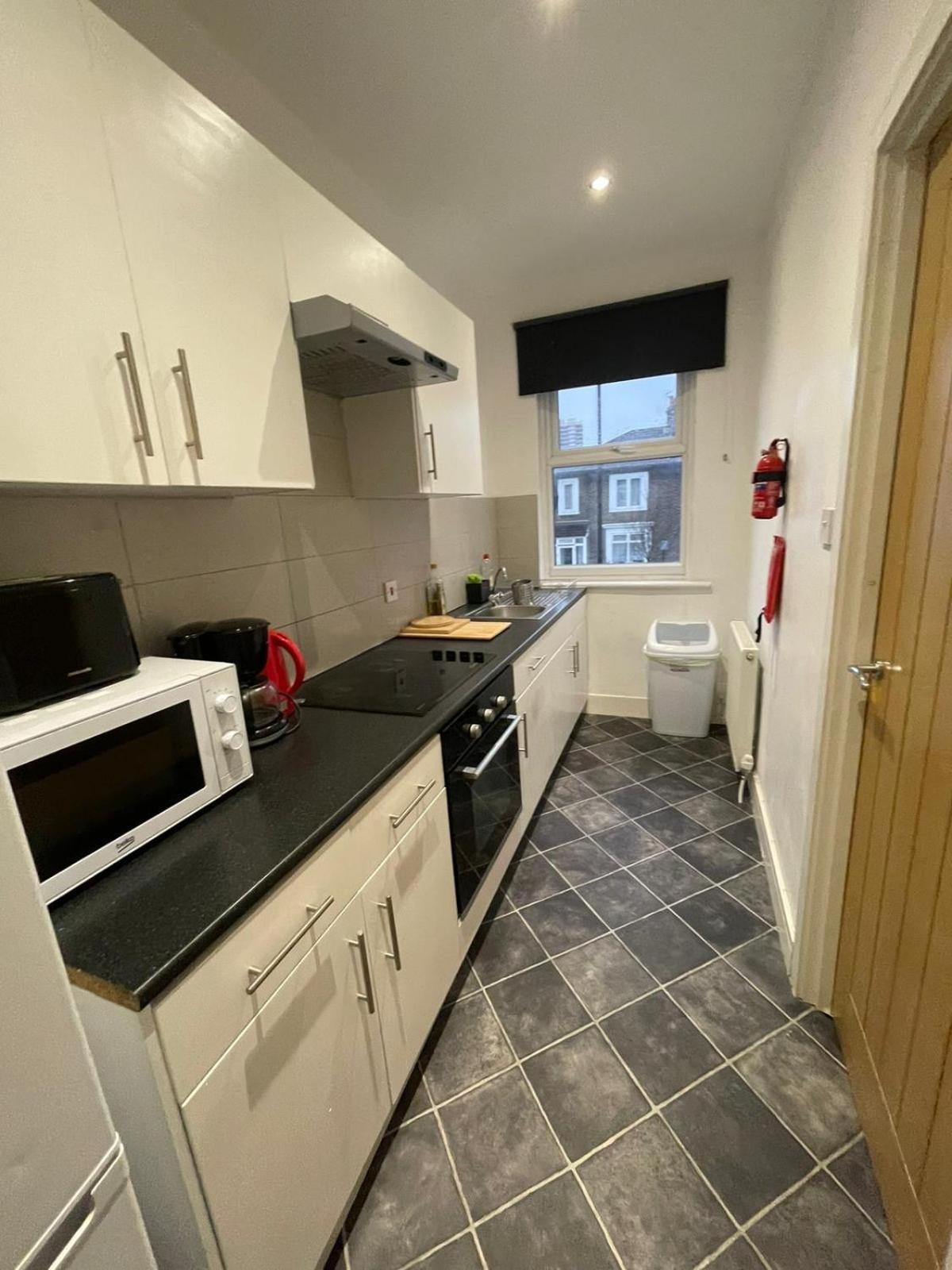 Guest house Cozy En-suite Near Stratford *