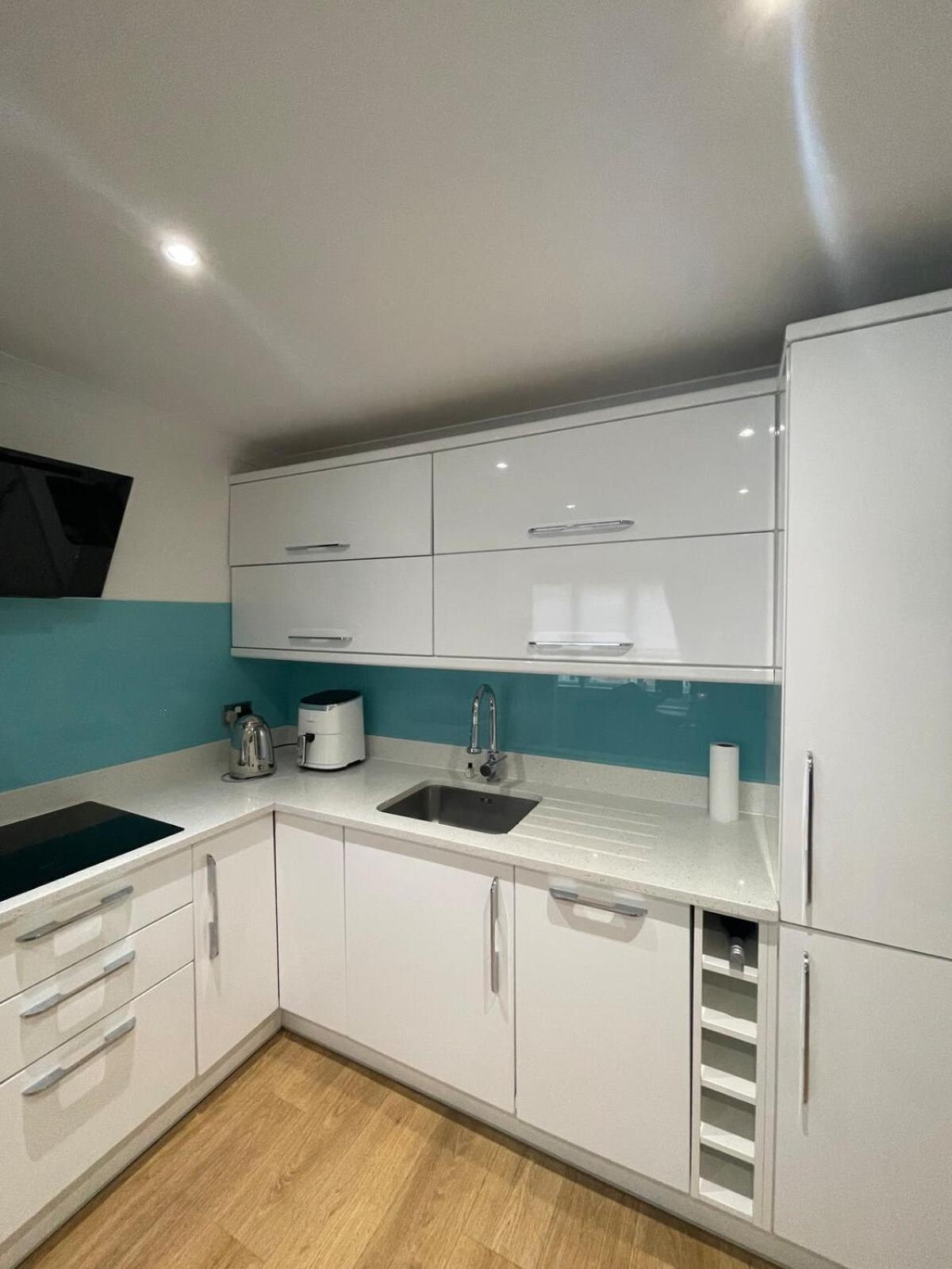 Chic 1bd Flat - 10 Minutes To Victoria Park! Apartment