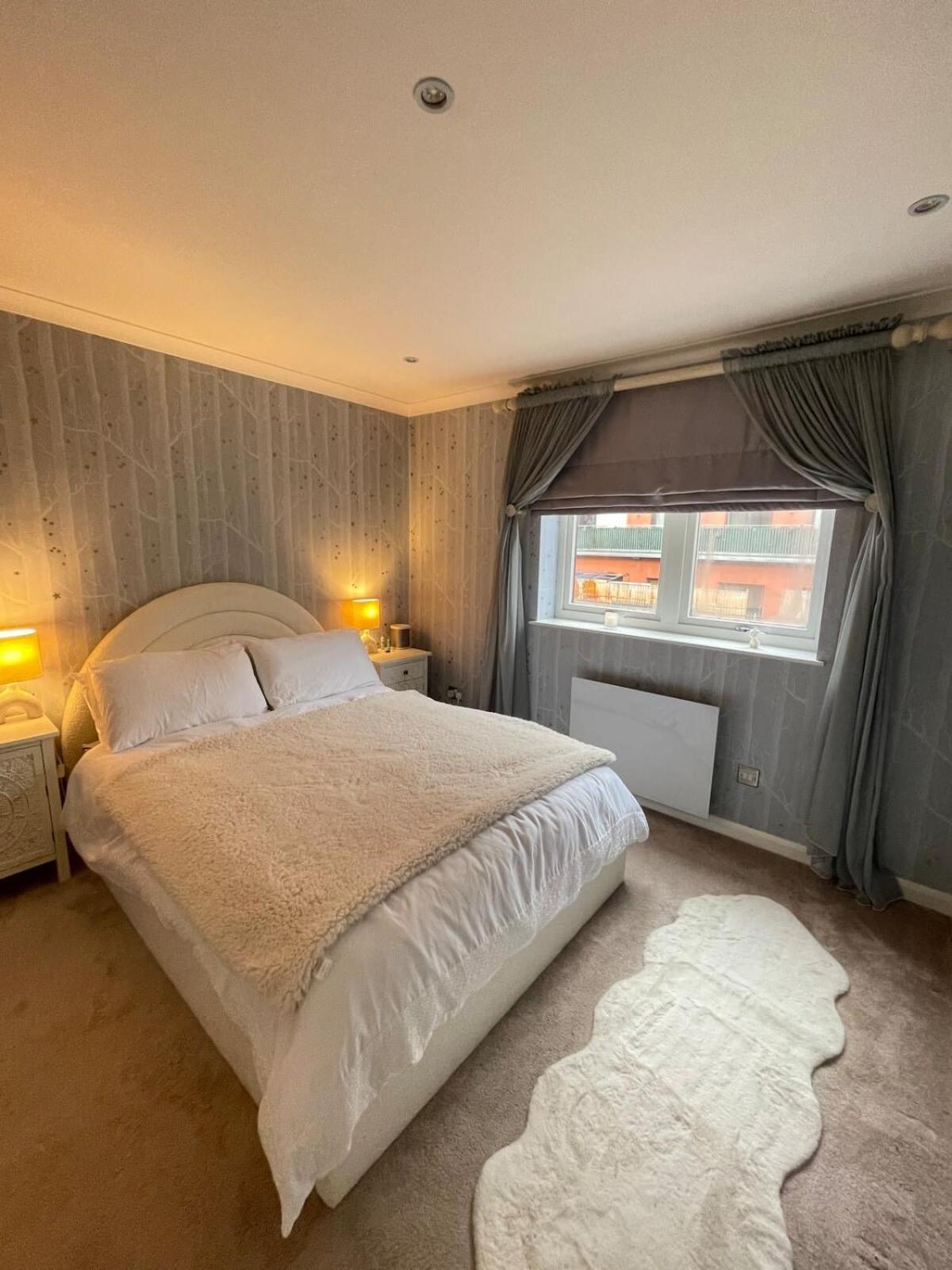 Chic 1bd Flat - 10 Minutes To Victoria Park! Apartment *