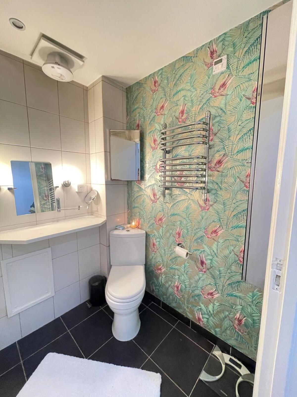 Chic 1bd Flat - 10 Minutes To Victoria Park! Apartment