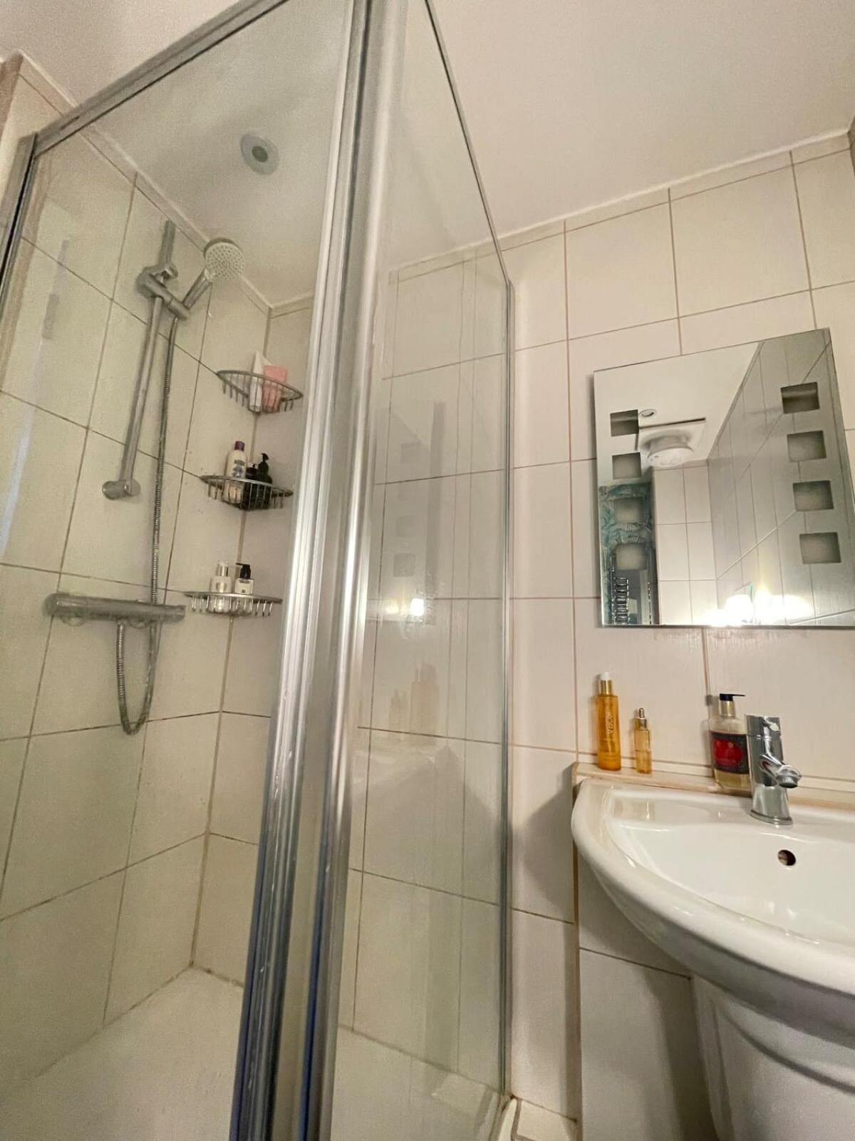 Chic 1bd Flat - 10 Minutes To Victoria Park! London