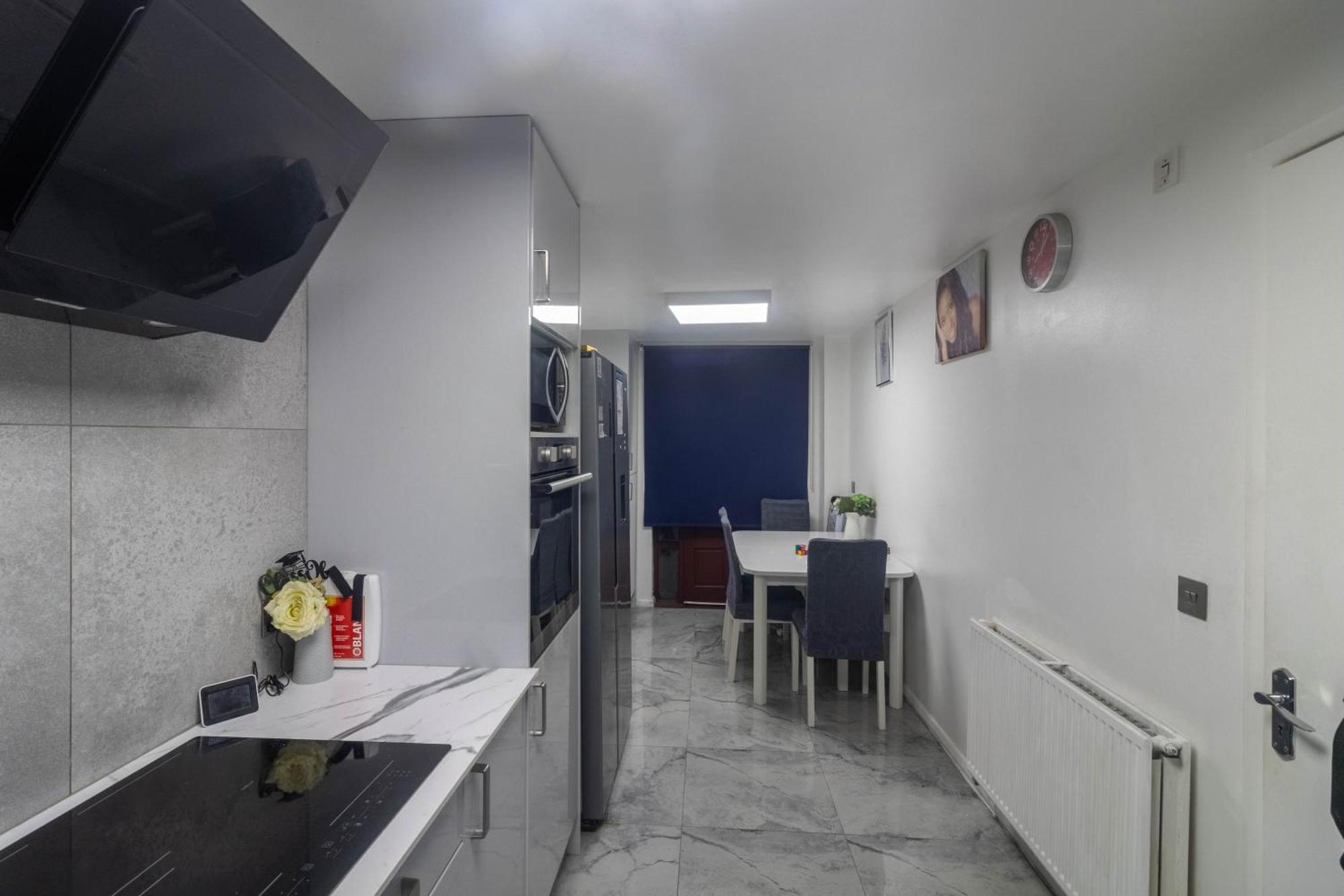 Wembley Serviced By Solara - Free Parking - By Wembley Stadium - Private Garden Apartment *
