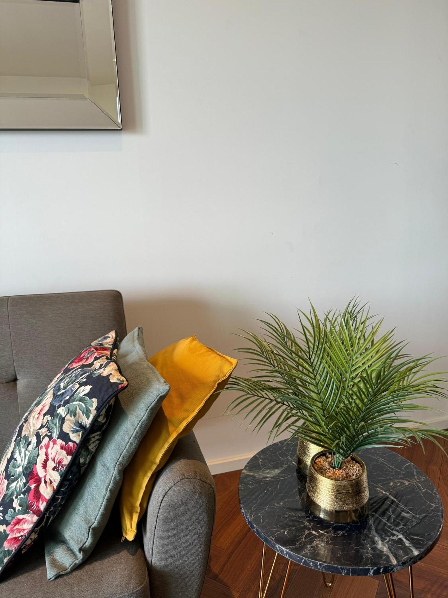 Appartement Spectacular Riverview Two Bedroom Luxury Designer Apartment-ac-parking-wifi-2 Bathrooms Londen