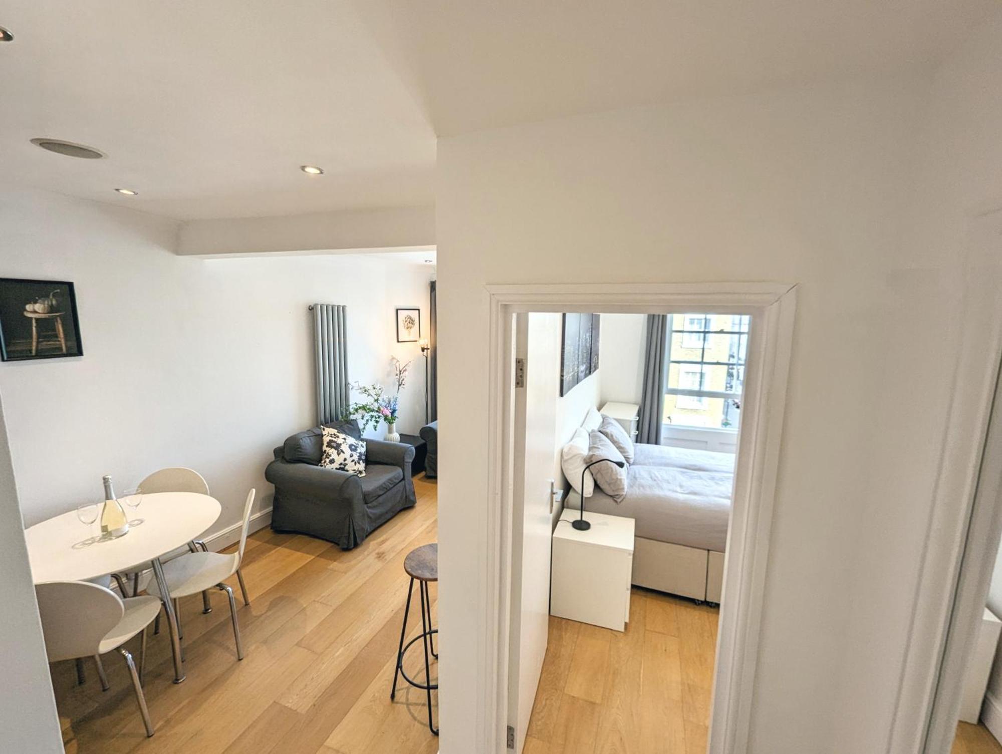 Hyde Park 3 Bedroom Flat Apartment London
