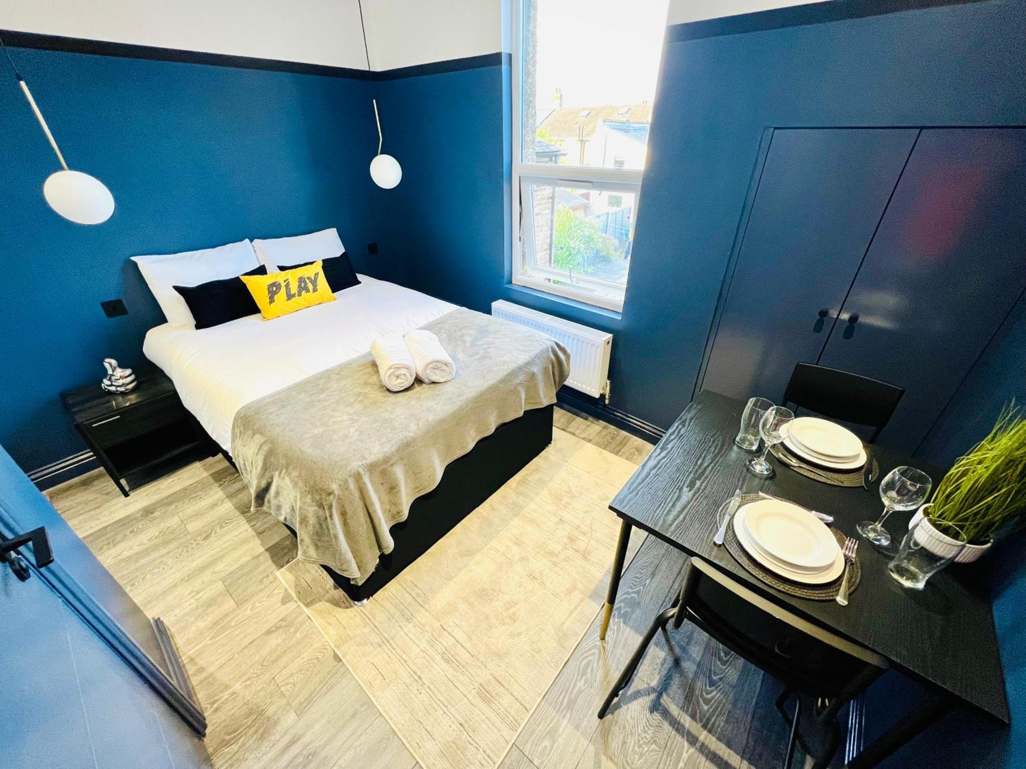 61 Studio, Ideal For Tourists High Recommend!!! Guest house London