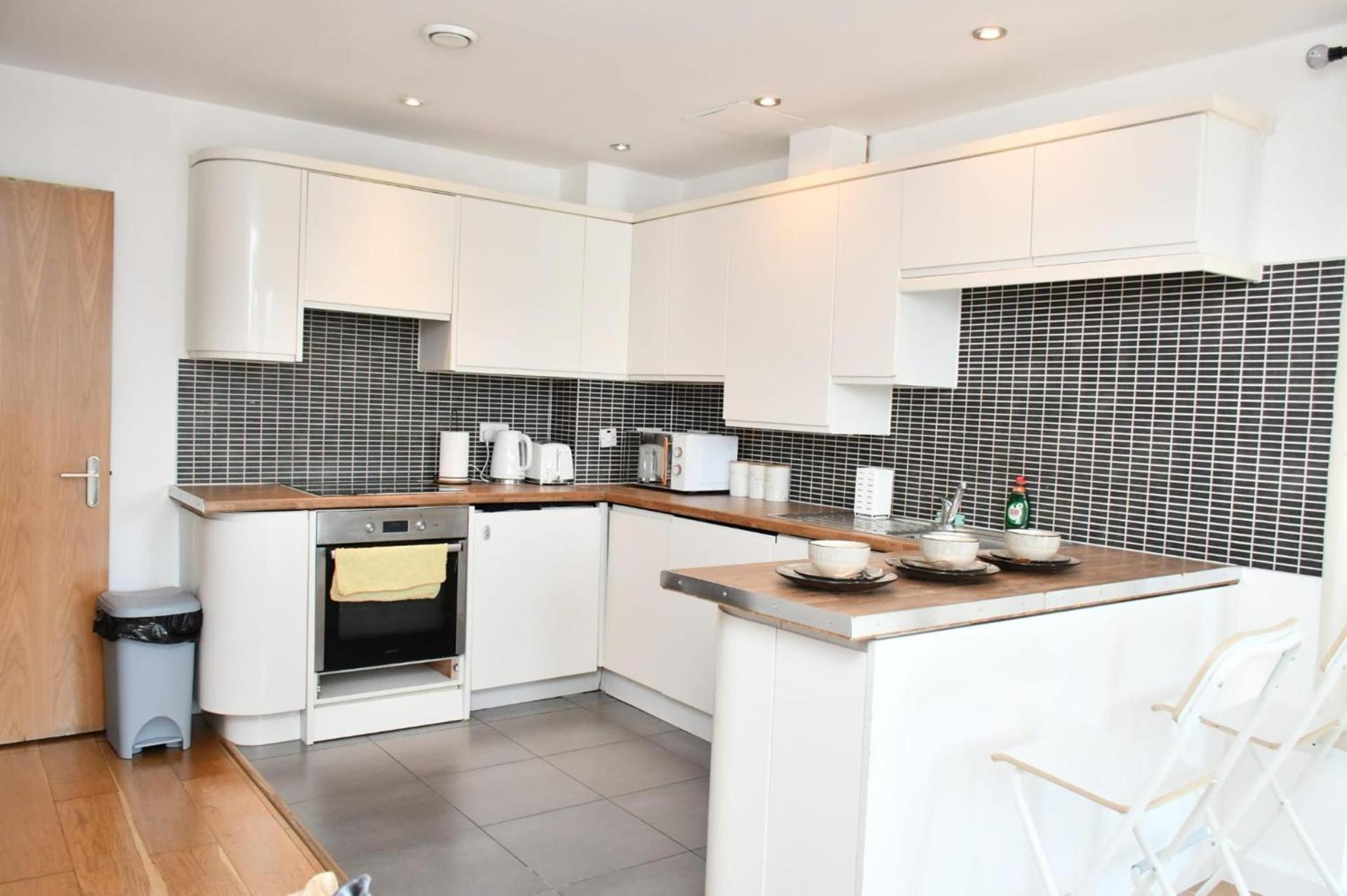 Sleeps 4 - Private Balcony - Wheelchair Accessible *