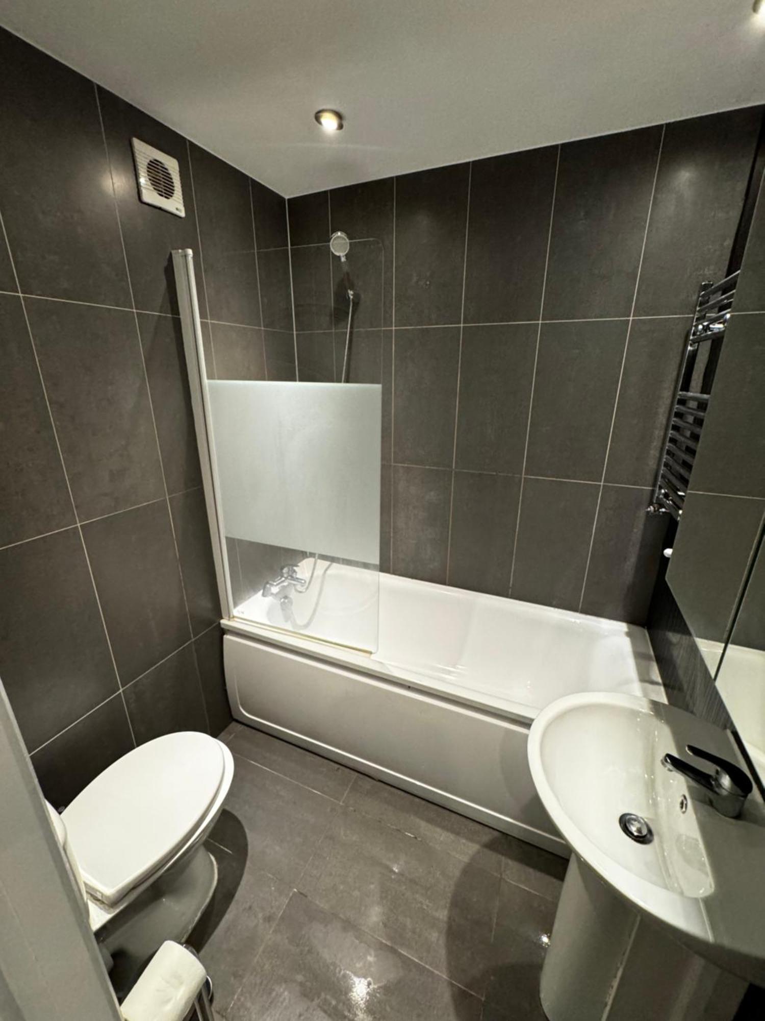 Guest house En-suite Bedroom For Up To 4! Sofa Bed - Near Stratford *