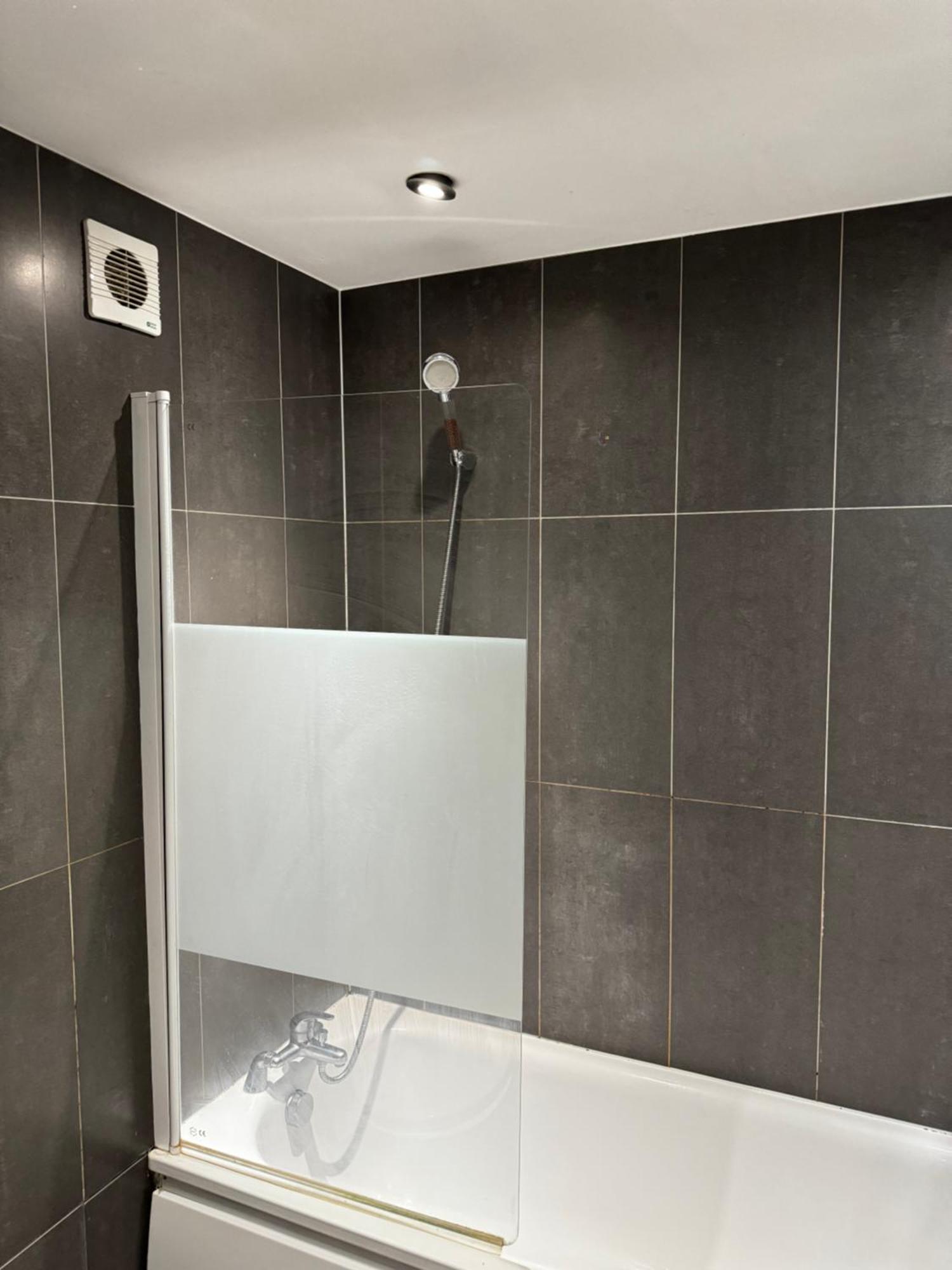 En-suite Bedroom For Up To 4! Sofa Bed - Near Stratford Guest house