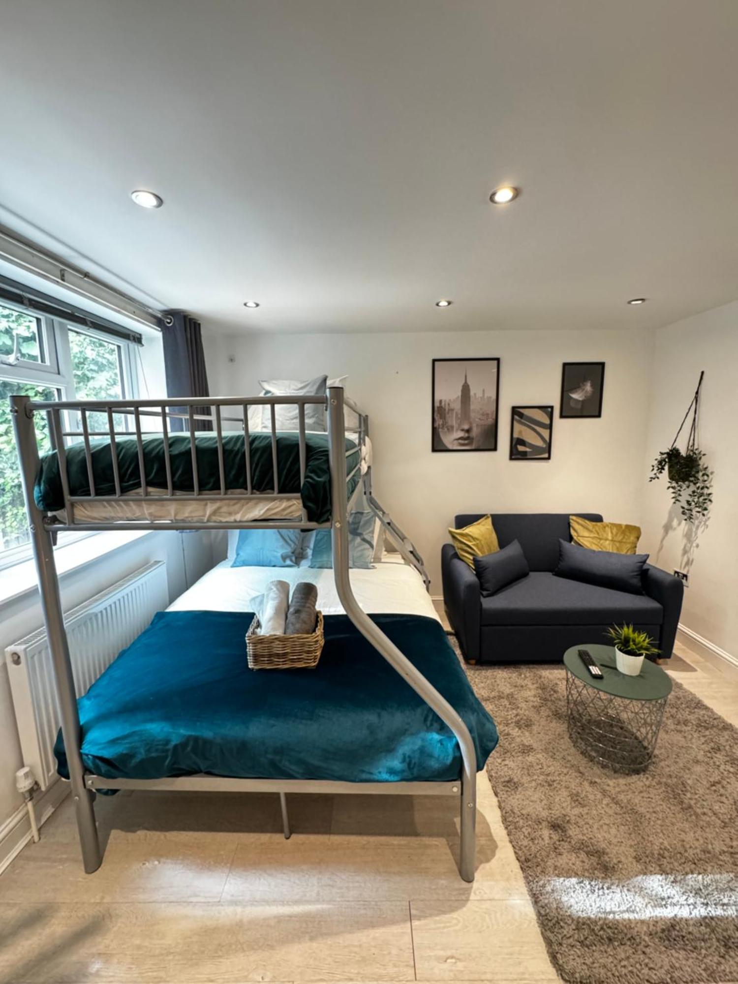 En-suite Bedroom For Up To 4! Sofa Bed - Near Stratford * London