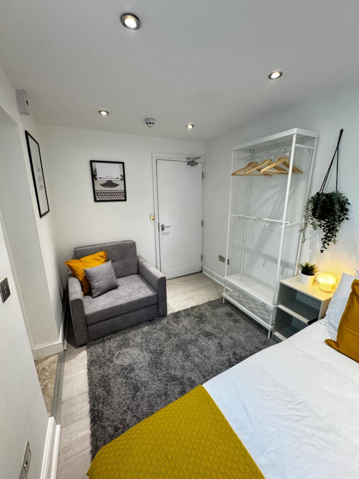 En-suite Bedroom For Up To 4! Sofa Bed - Near Stratford Guest house *