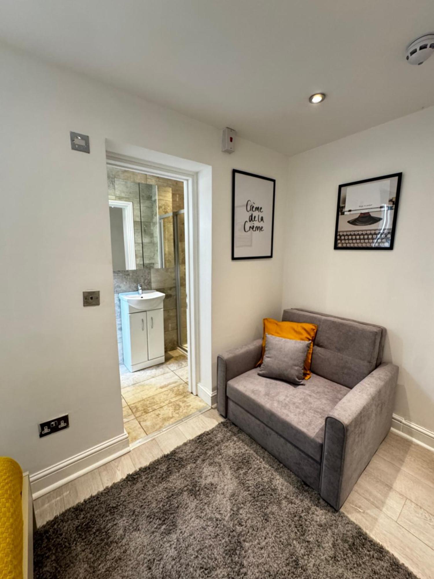 En-suite Bedroom For Up To 4! Sofa Bed - Near Stratford Pensión *