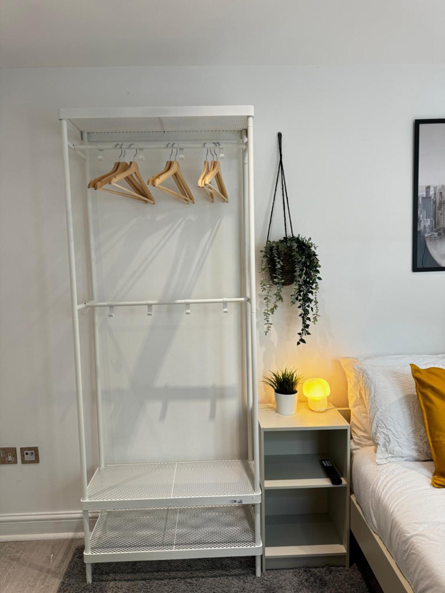 Guest house En-suite Bedroom For Up To 4! Sofa Bed - Near Stratford *