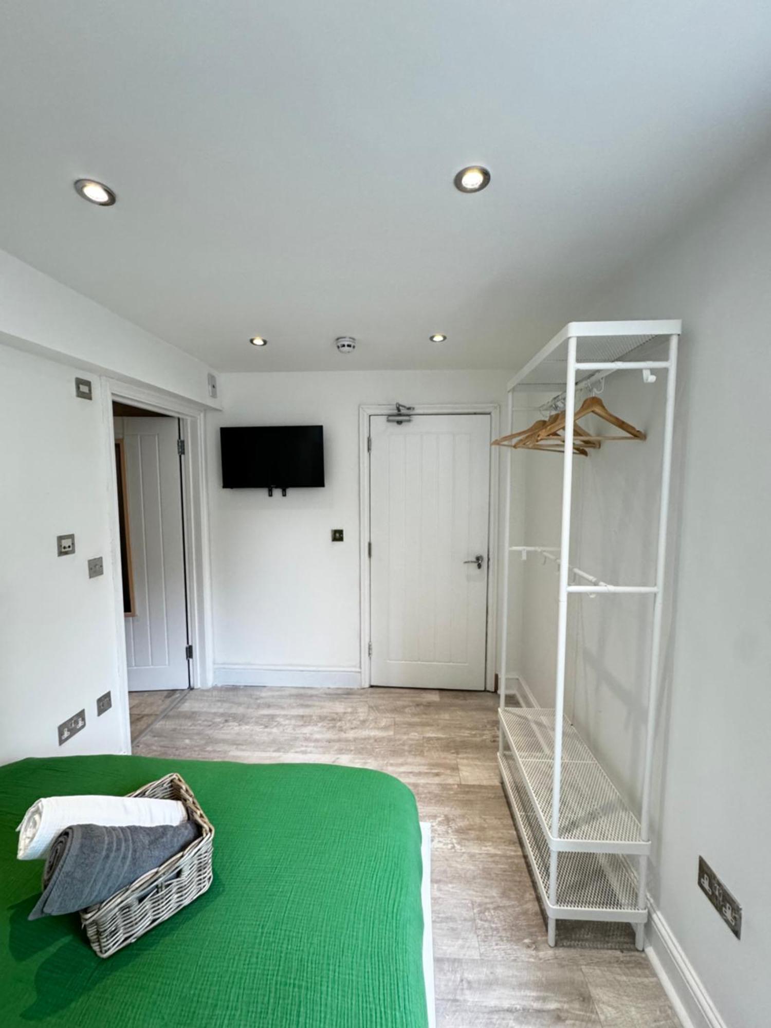 En-suite Bedroom For Up To 4! Sofa Bed - Near Stratford * London