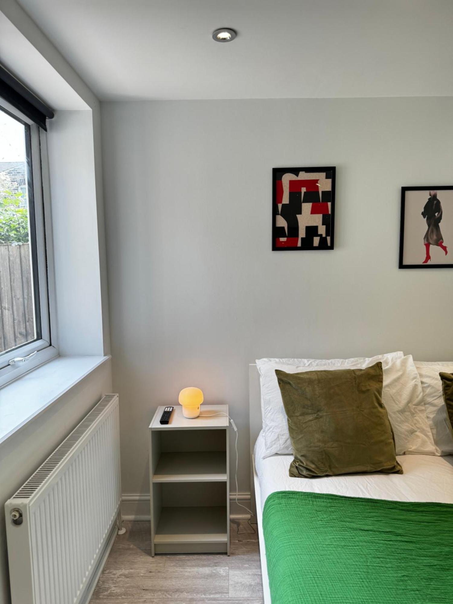 En-suite Bedroom For Up To 4! Sofa Bed - Near Stratford Pensión *