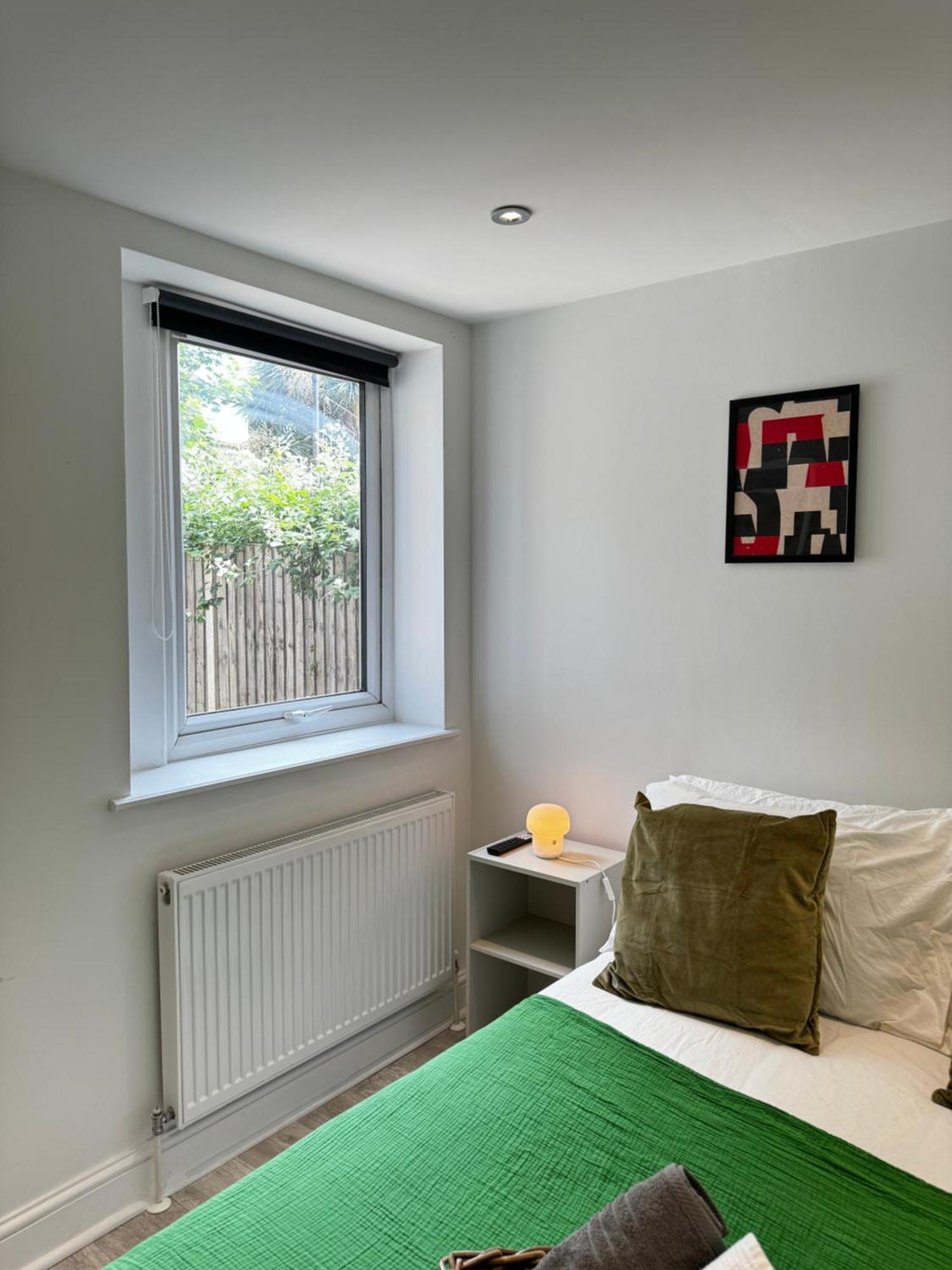 En-suite Bedroom For Up To 4! Sofa Bed - Near Stratford Guest house London