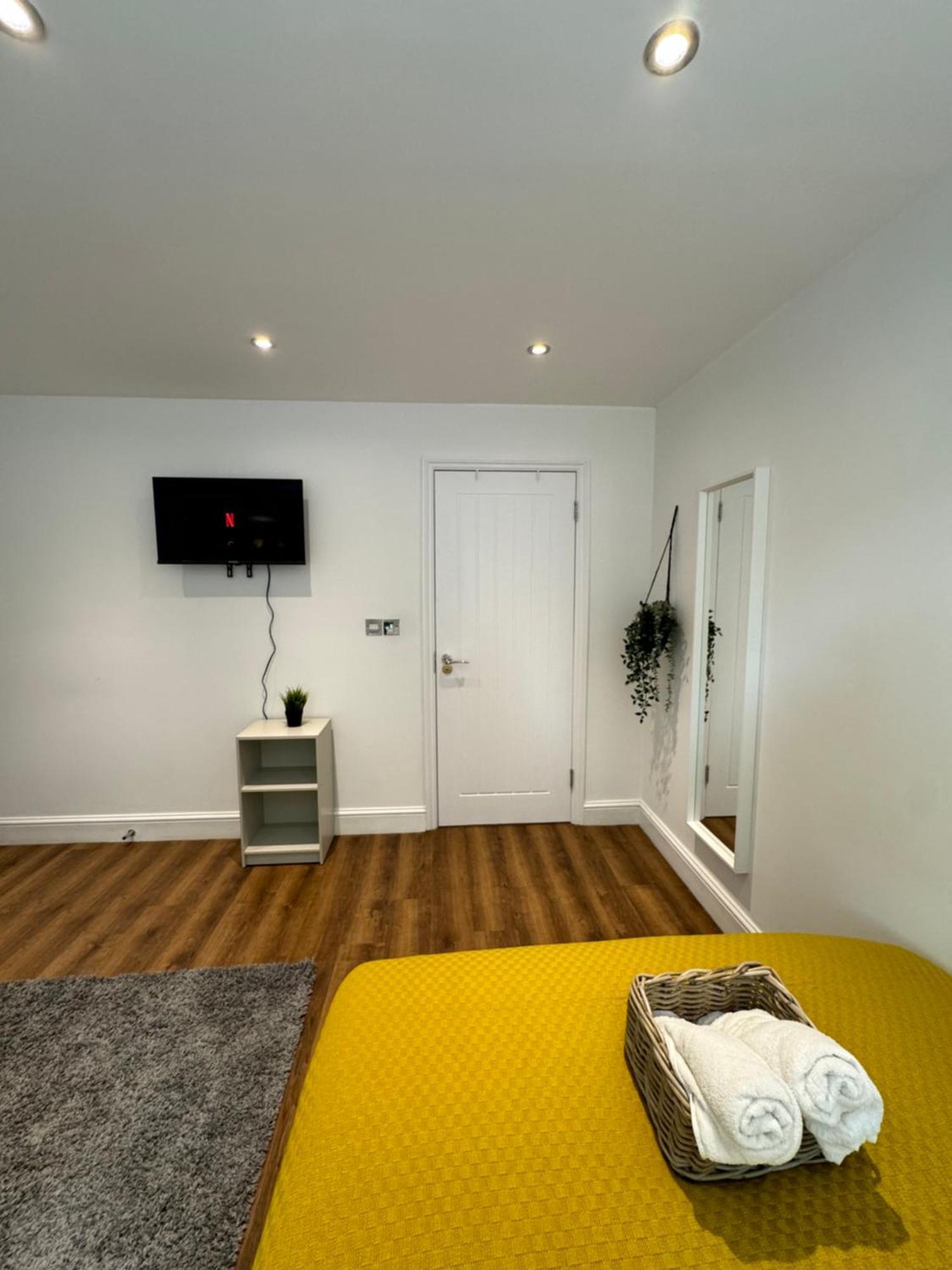 En-suite Bedroom For Up To 4! Sofa Bed - Near Stratford * London