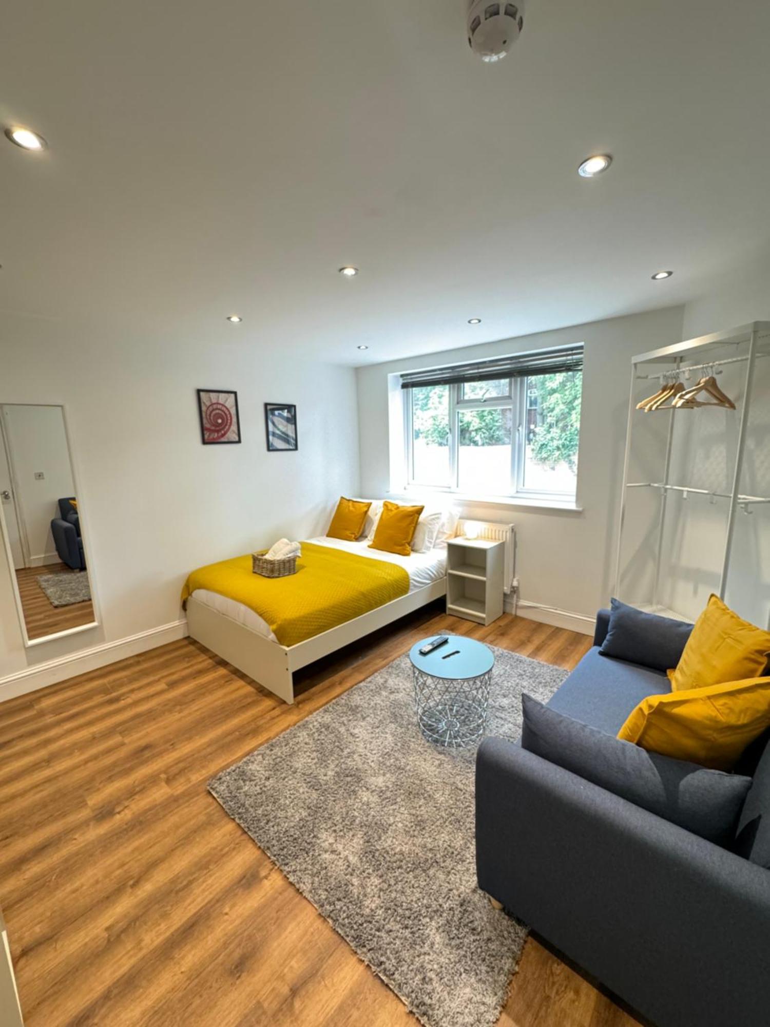 Pensión En-suite Bedroom For Up To 4! Sofa Bed - Near Stratford *