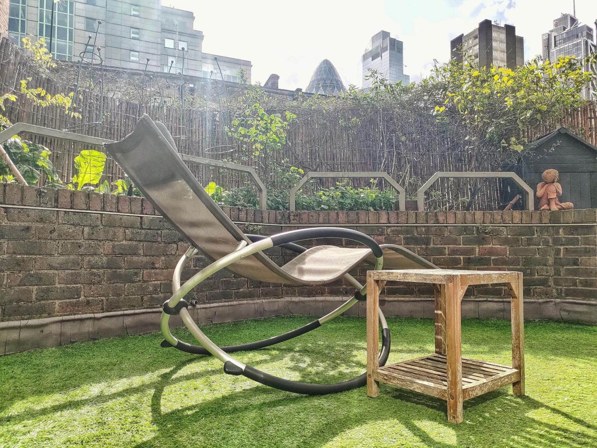 Homestay Cozy Ensuite In Authentic With Garden Terrace In Prime Location Just East Of London