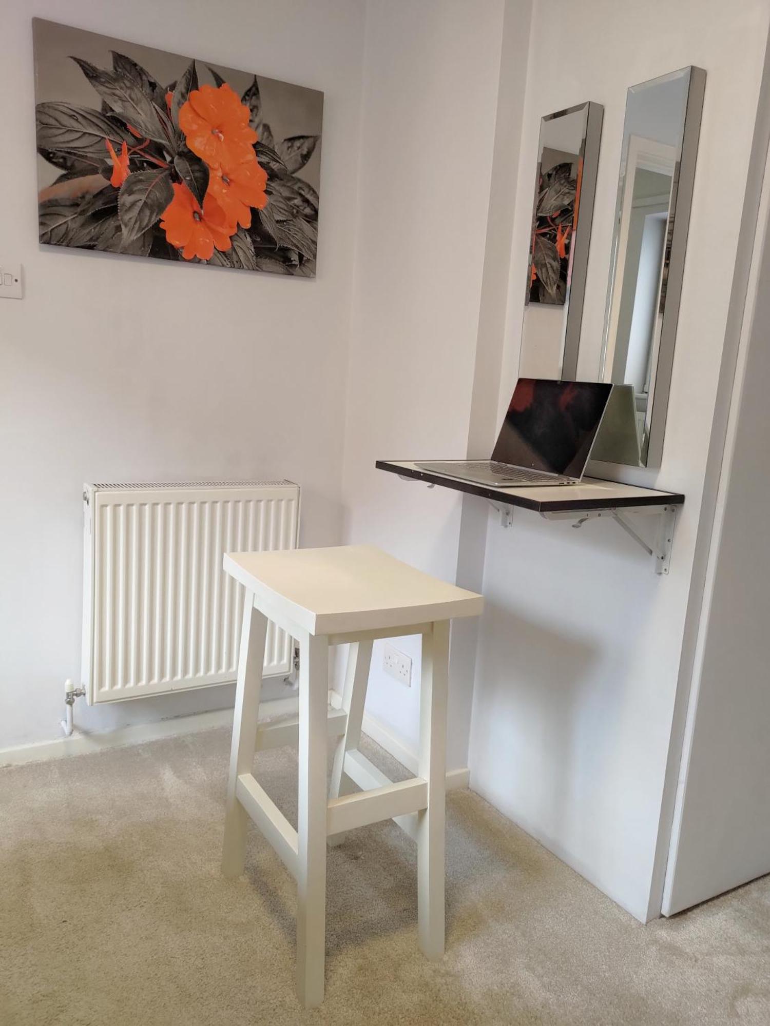 Cozy Ensuite In Authentic With Garden Terrace In Prime Location Just East Of Homestay London