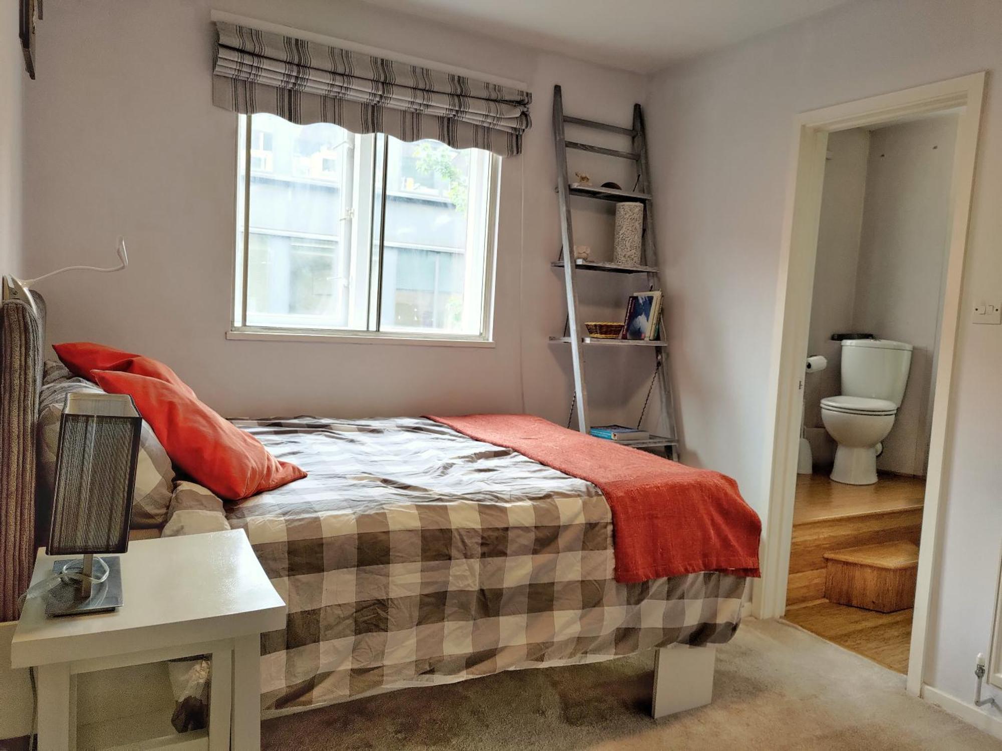 Homestay Cozy Ensuite In Authentic With Garden Terrace In Prime Location Just East Of London
