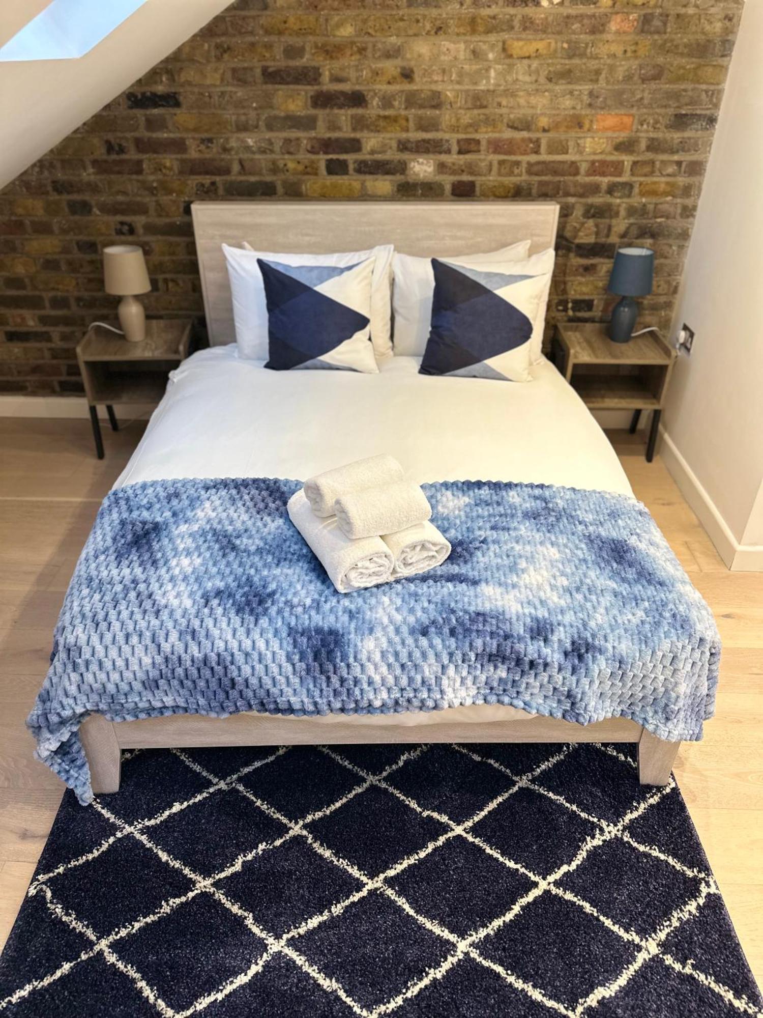 Apartment 2-bed, 2-bathroom Split Level Flat In Hackney With 2 Balconies