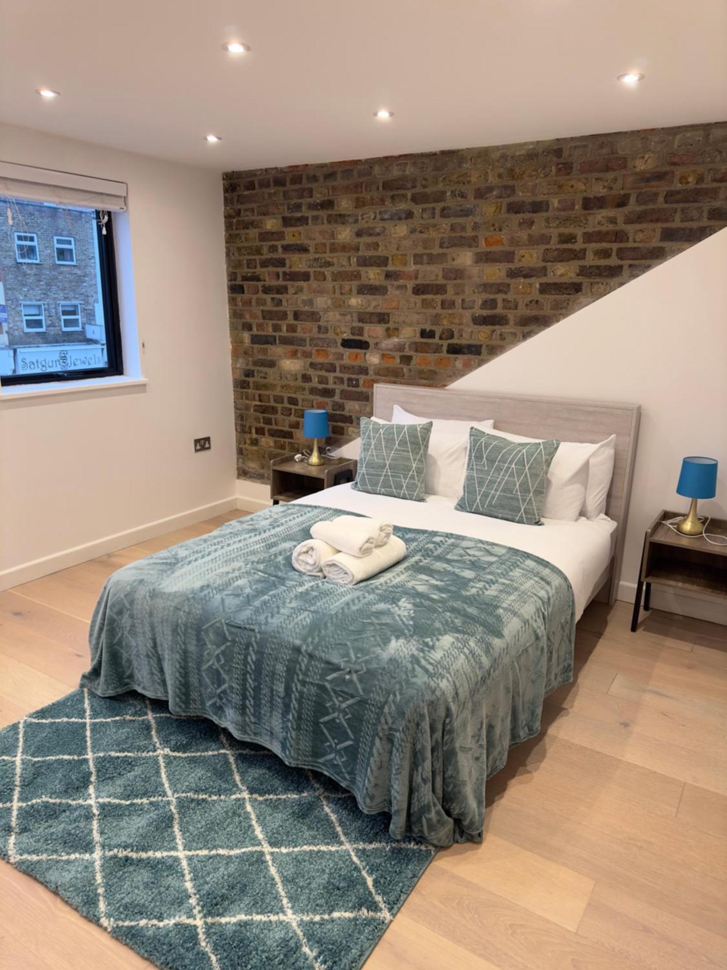 2-bed, 2-bathroom Split Level Flat In Hackney With 2 Balconies Apartment *