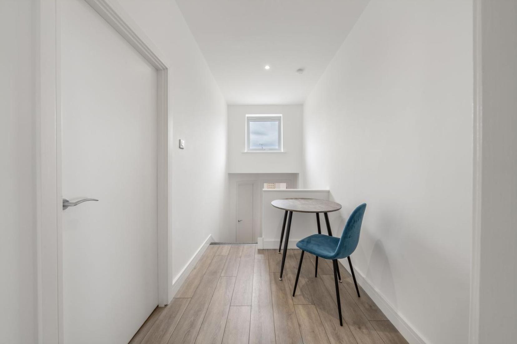 Modern Split Level 2br Spacious Maida Vale Appartement