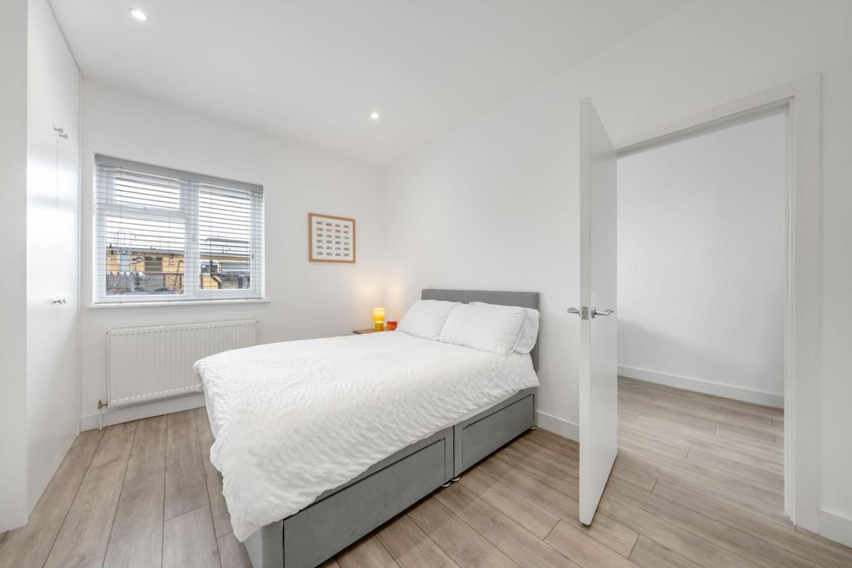 Modern Split Level 2br Spacious Maida Vale Appartement