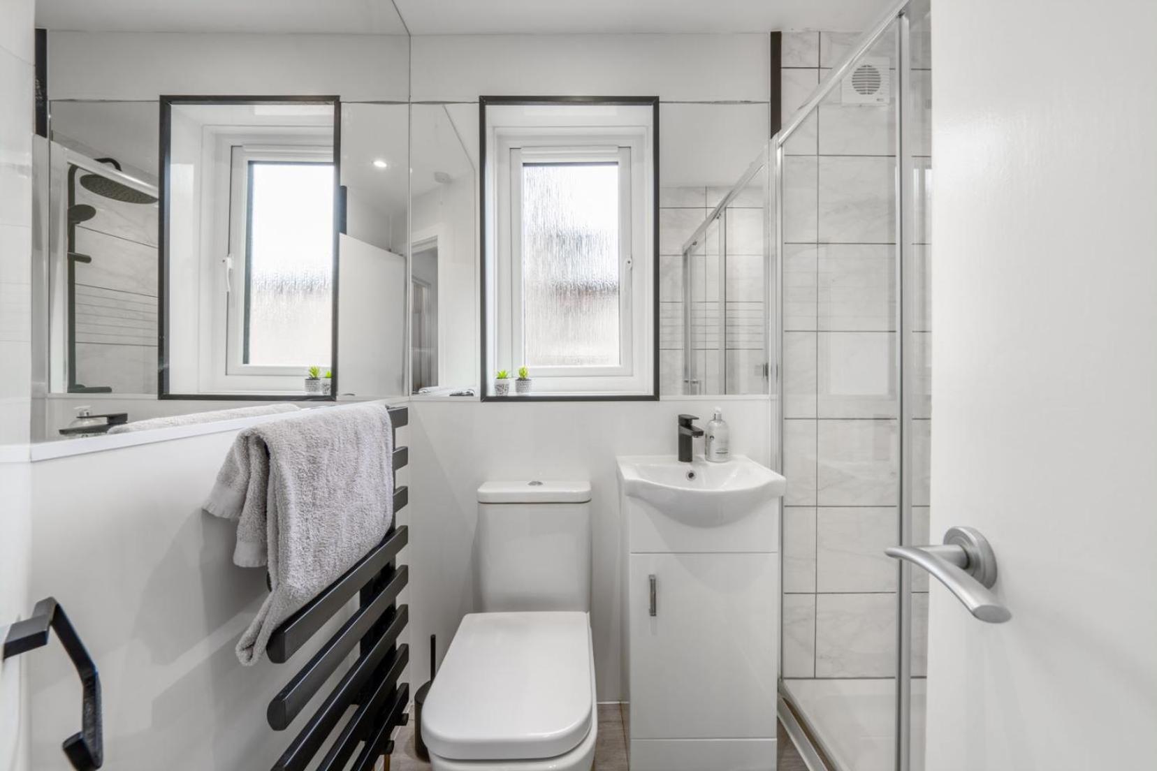 Modern Split Level 2br Spacious Maida Vale Appartement