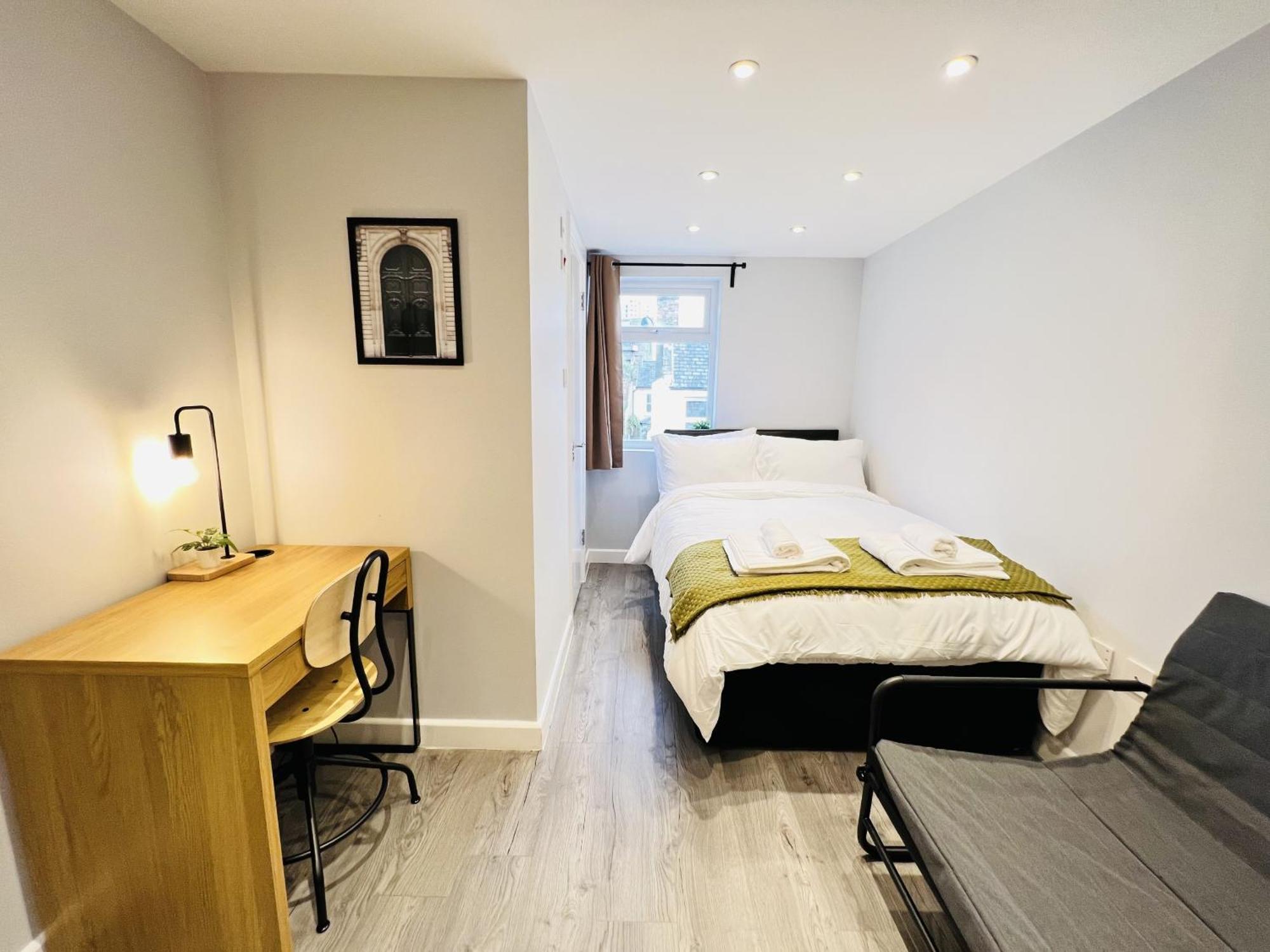 Battersea By Sleepy Londen
