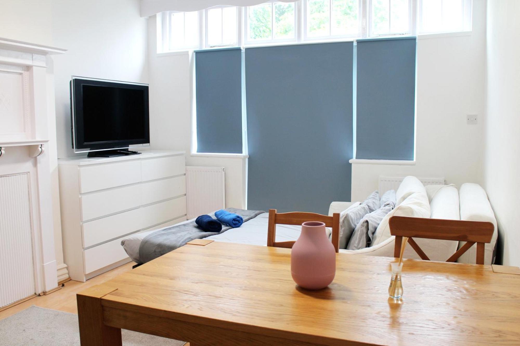 Large Garden On Golders High Road Apartamento