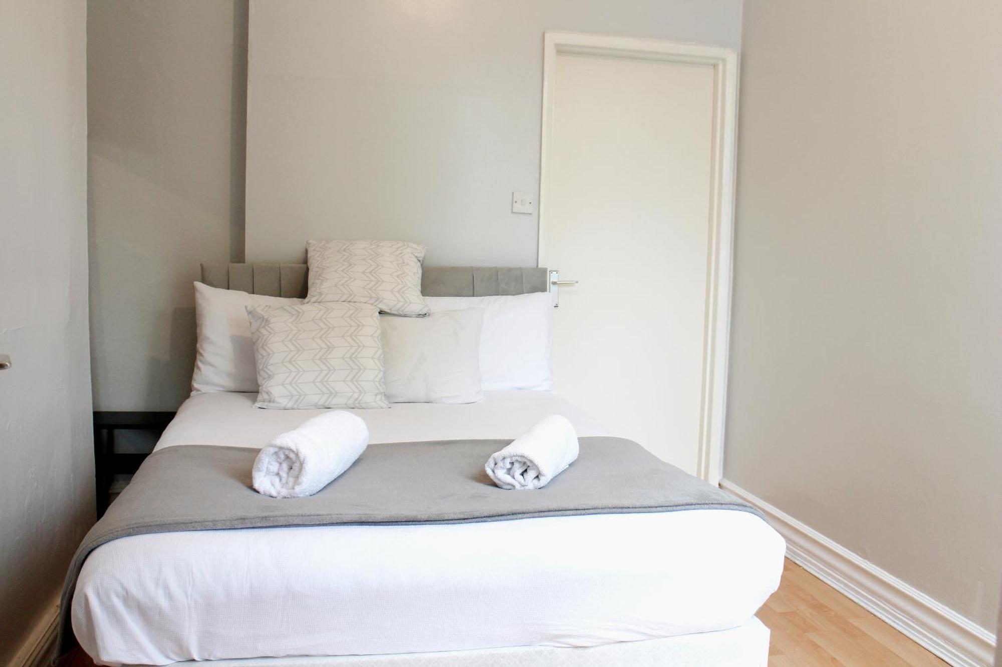 Large Garden On Golders High Road Apartamento