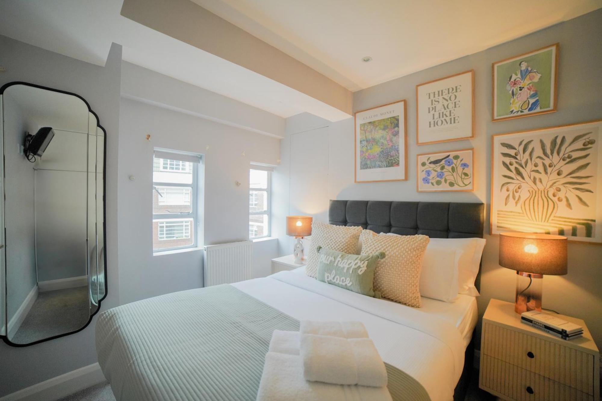Art-deco In Very Popular Chelsea Area Appartement