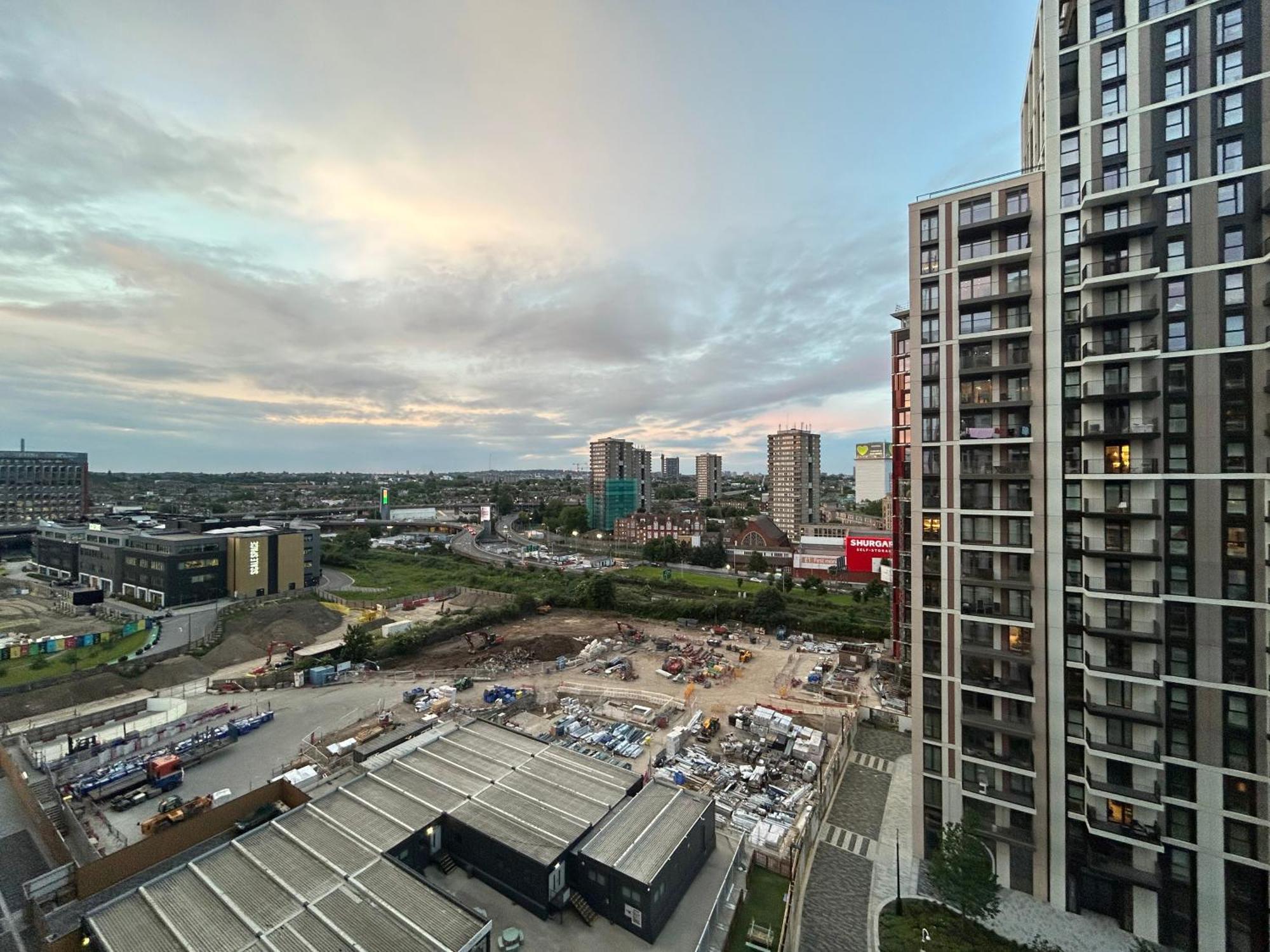 Luxury 2 Bed 2 Bath Modern Flat In White * London