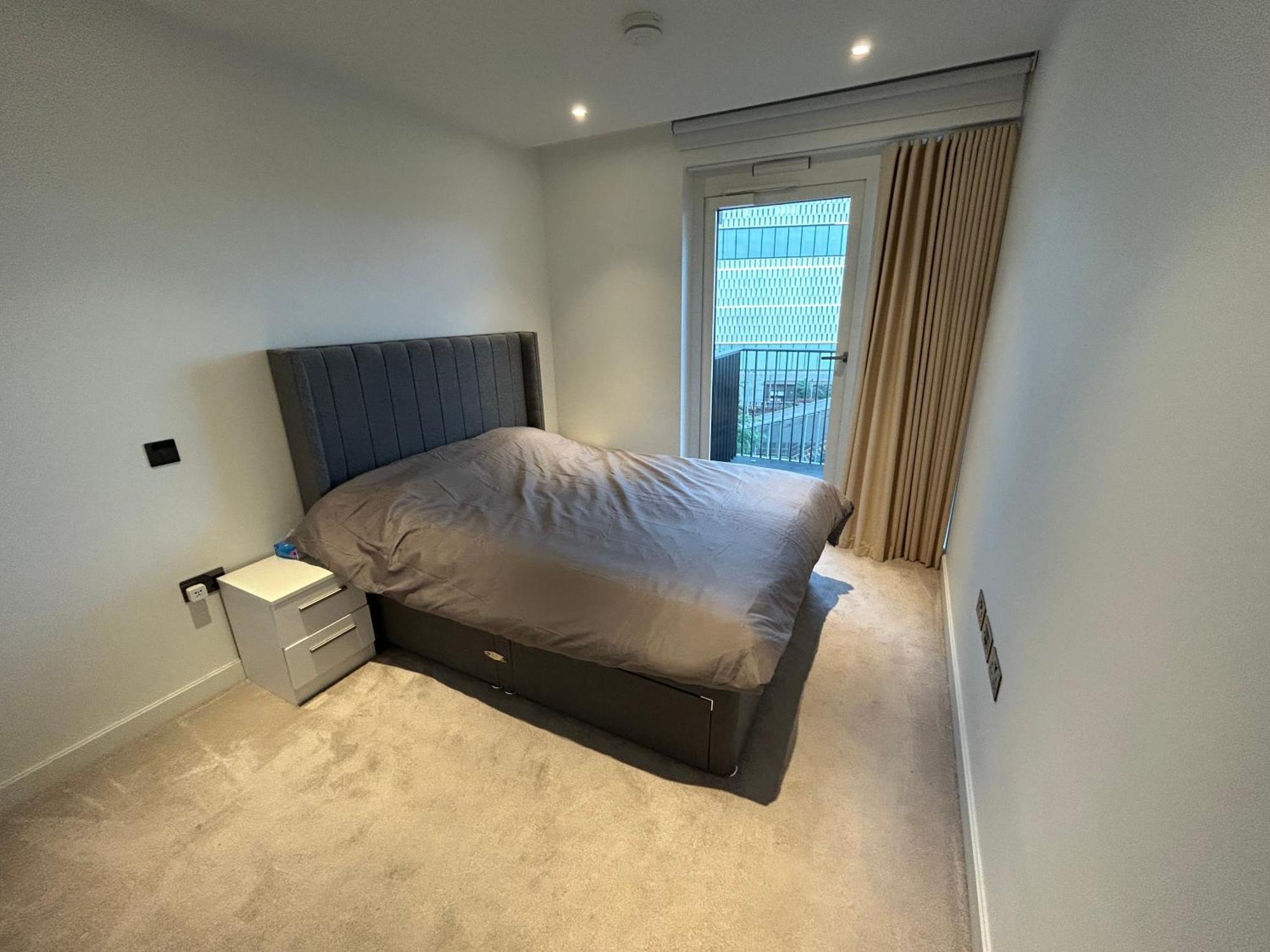 Apartment Luxury Modern 2bd 2ba White Living *