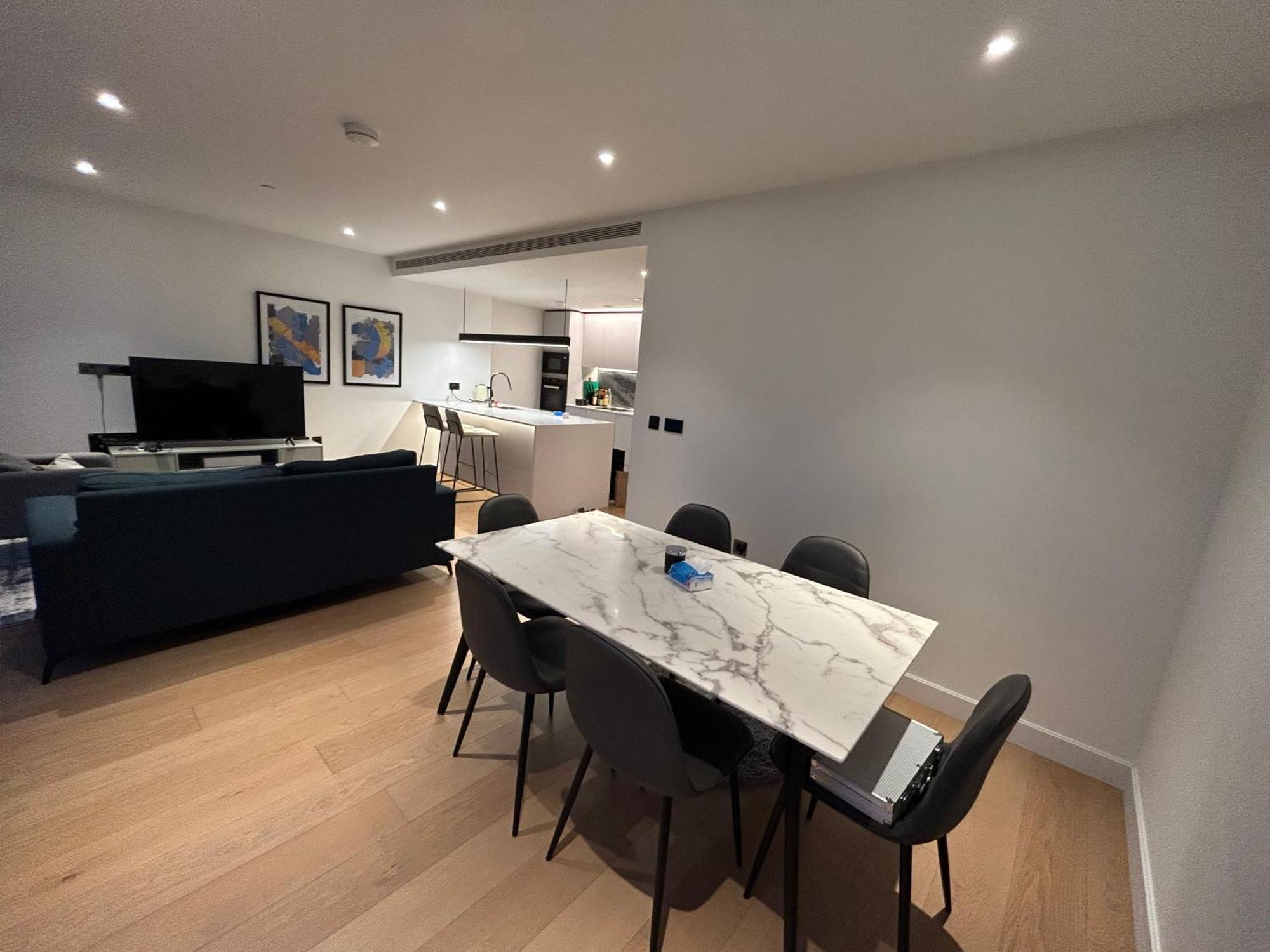Luxury Modern 2bd 2ba White Living Apartment London
