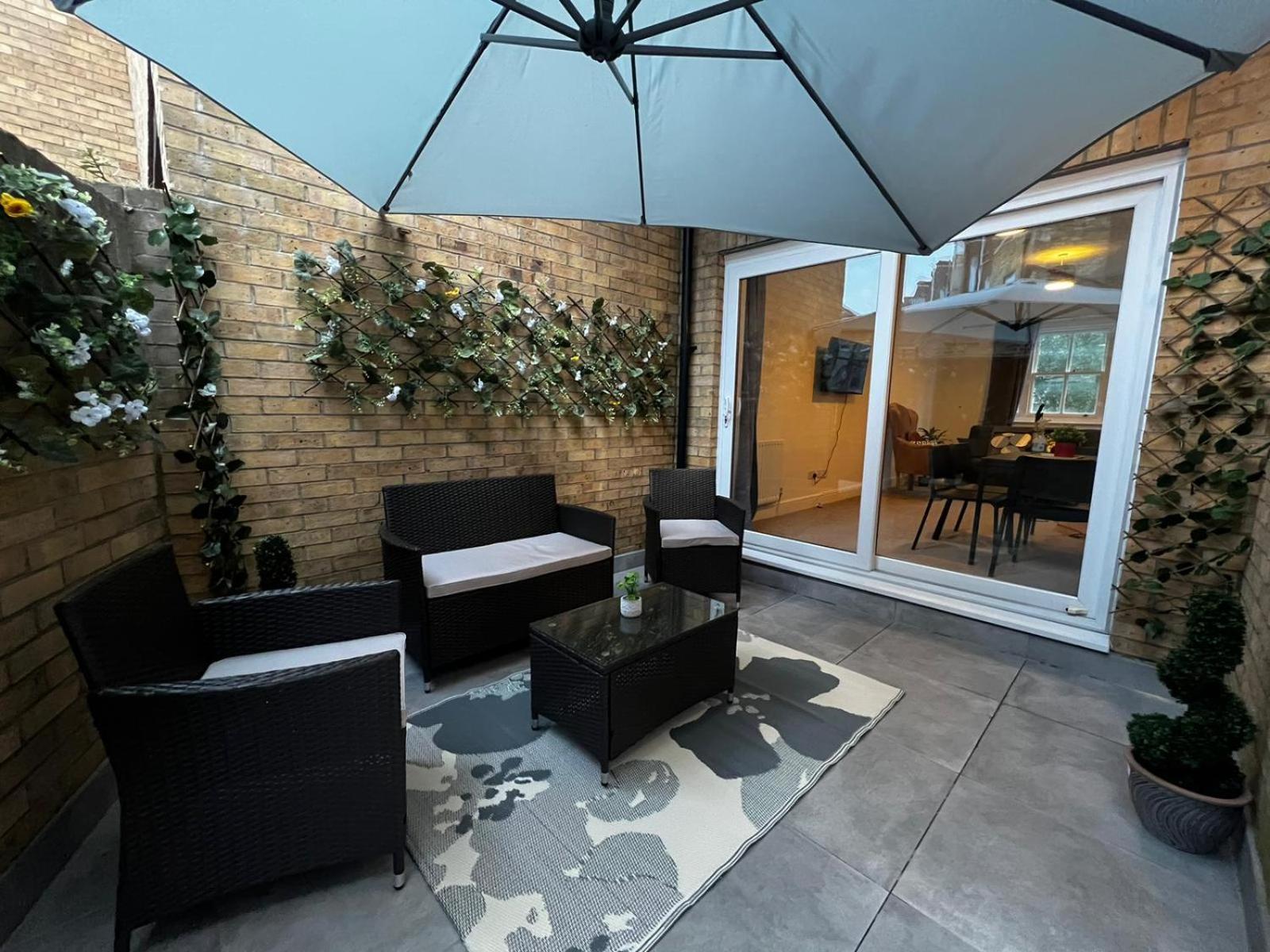 Apartment 2-bed With Garden London